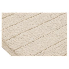 Rug & Kilim's texturierter Kilim-Teppich in Creme und weißen Hoch-Tief-Streifen