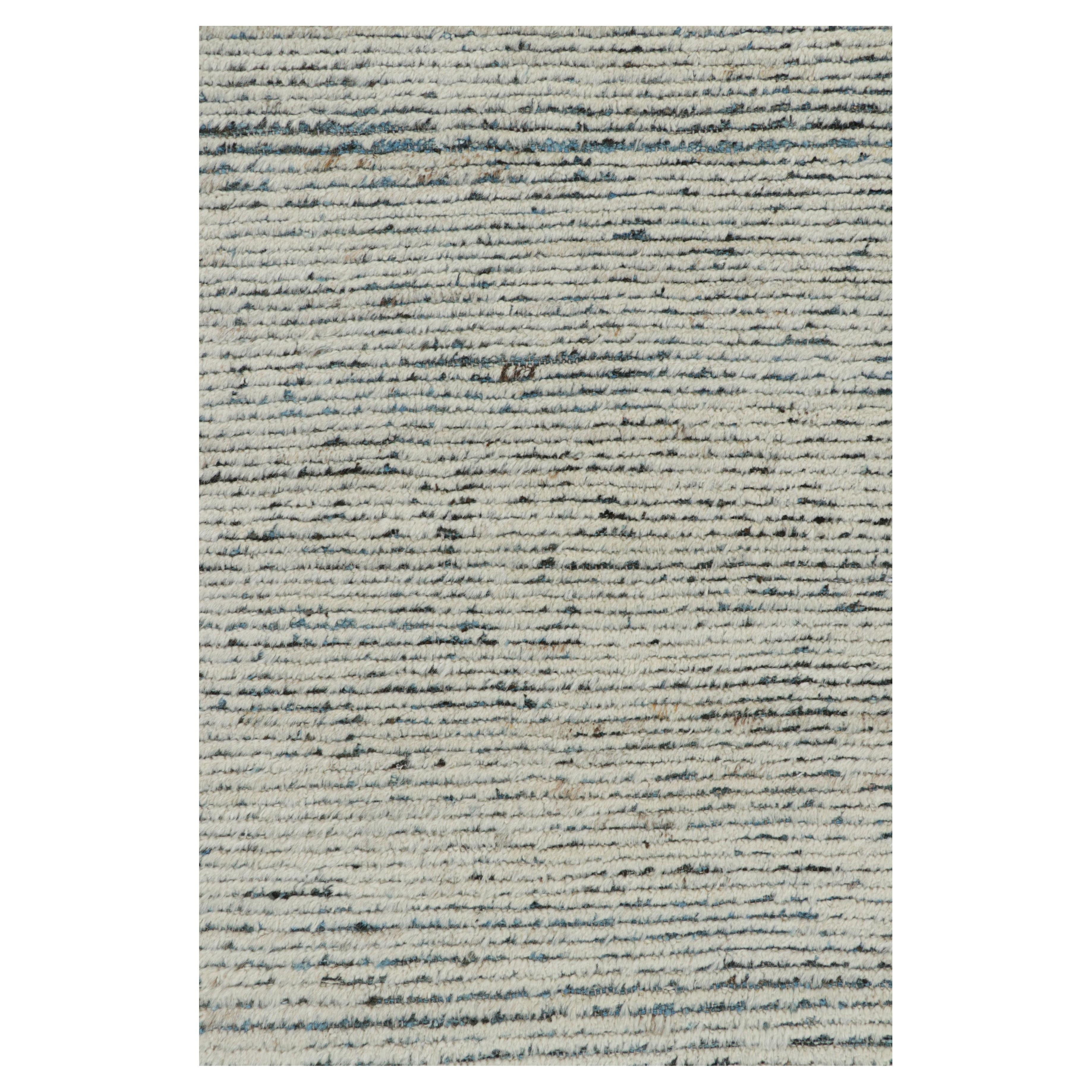 Rug
Kilim
s Textural Kilim with White Textural Stripes and Blue Accents (Kilim texturé avec des rayures texturées blanches et des accents bleus)