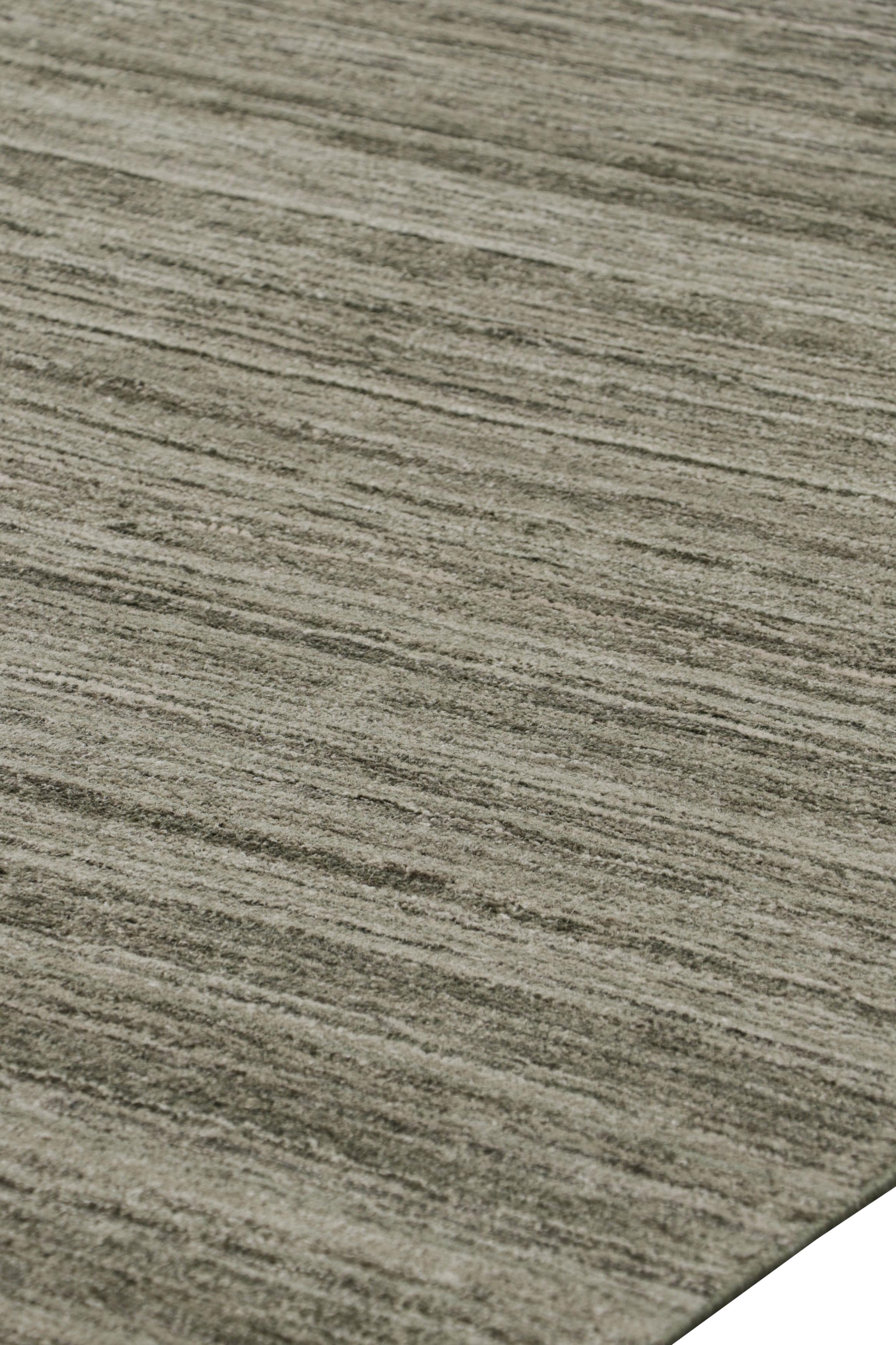 Dieser übergroße Teppich im Format 13x19 ist eine reichhaltige Ergänzung der Textural-Teppichkollektion von Rug & Kilim - mit einer beeindruckenden Farbpalette und der Aufmerksamkeit für Bewegung in seinem einzigartigen Spiel mit Streifen, Schlieren