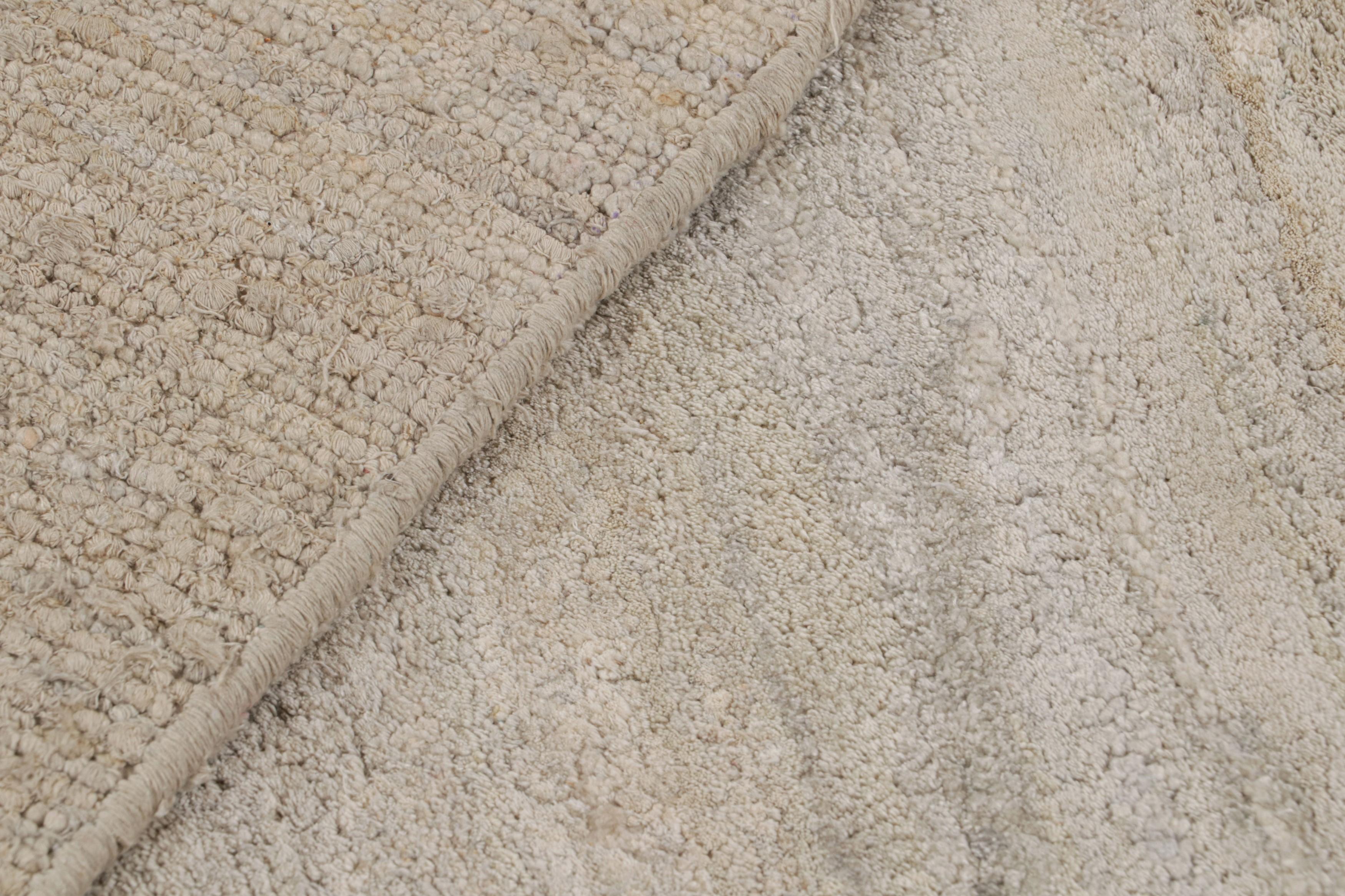 Rug & Kilim’s Textural Plain Modern Runner, Beige Two Tones Rug In New Condition For Sale In Long Island City, NY