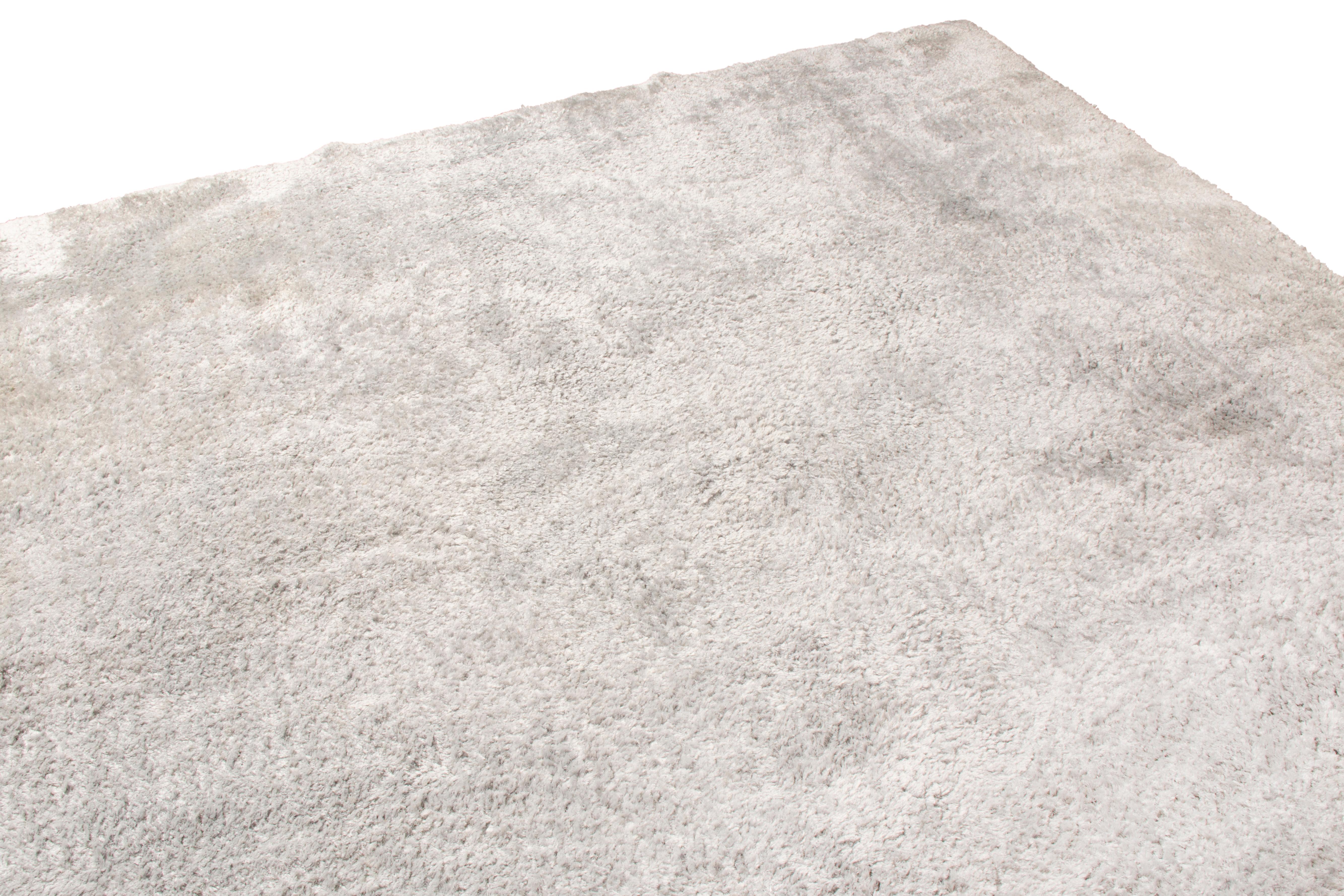 A 7x10 addition to Rug & Kilim’s Texture of Color Collection, hand knotted in silk. Enjoying lush pile height and a unique take on two-tone plain rug styles in textural silver-gray hues. Modern and approachable, lending a subdued distinction