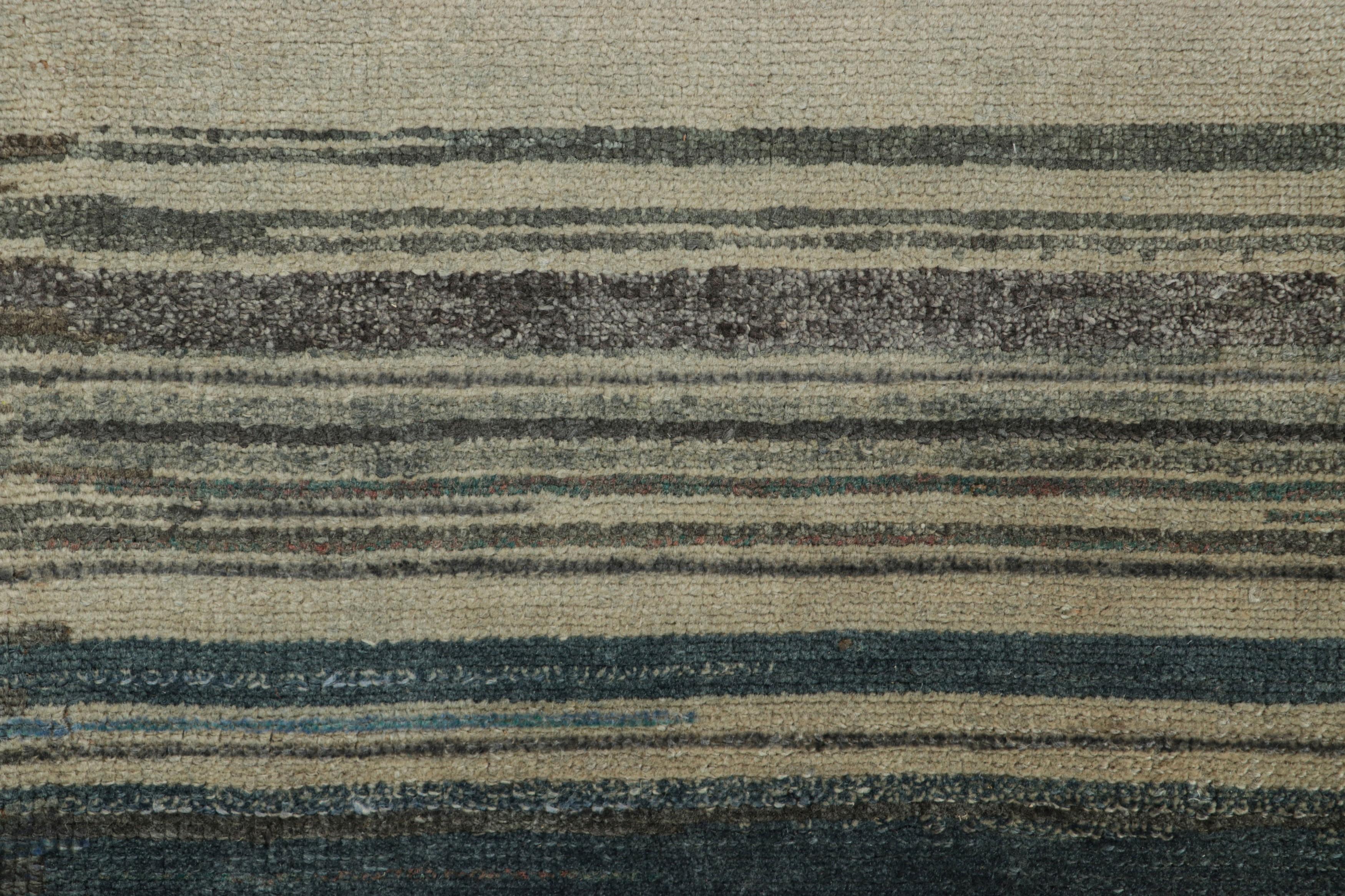 Rug & Kilim's Strukturteppich in Beige-Braun, Grau und Blau, gestreift (Moderne) im Angebot