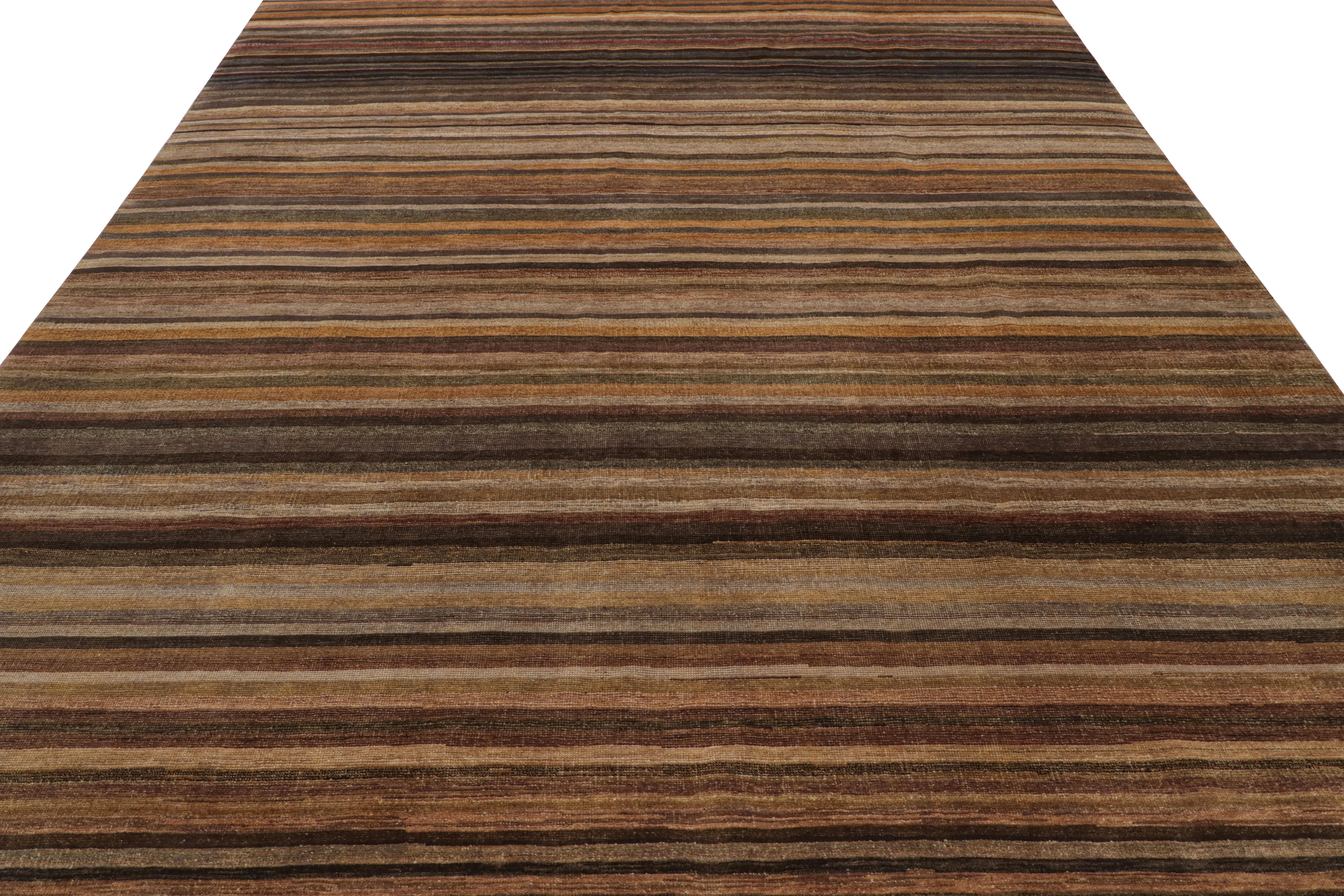 Noué à la main Rug & Kilim's Textural Rug in Beige-Brown Stripes and Striae (tapis texturé à rayures beige et marron) en vente