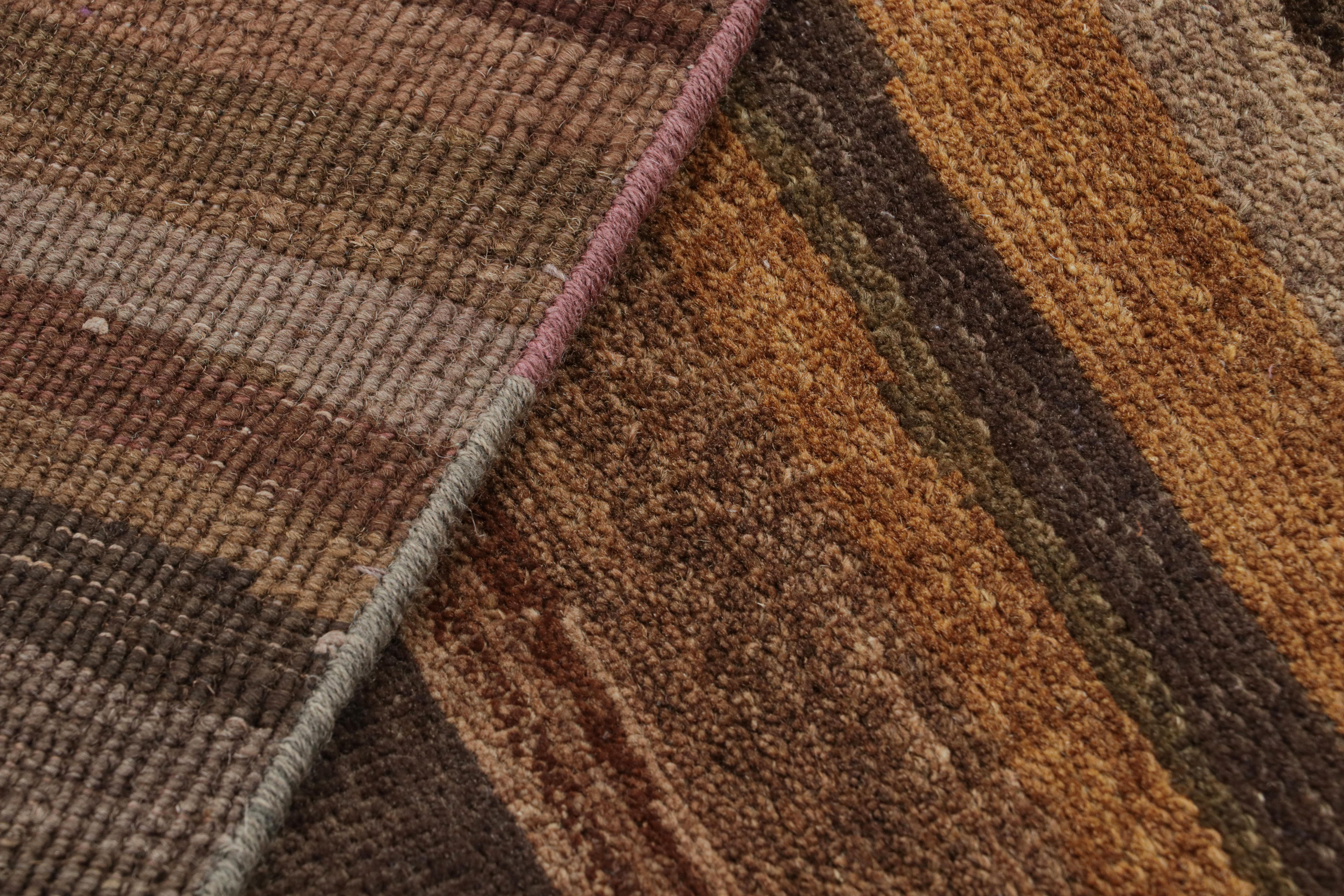 XXIe siècle et contemporain Rug & Kilim's Textural Rug in Beige-Brown Stripes and Striae (tapis texturé à rayures beige et marron) en vente
