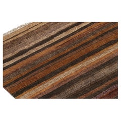 Rug & Kilim's Textural Rug in Beige-Brown Stripes and Striae (tapis texturé à rayures beige et marron)
