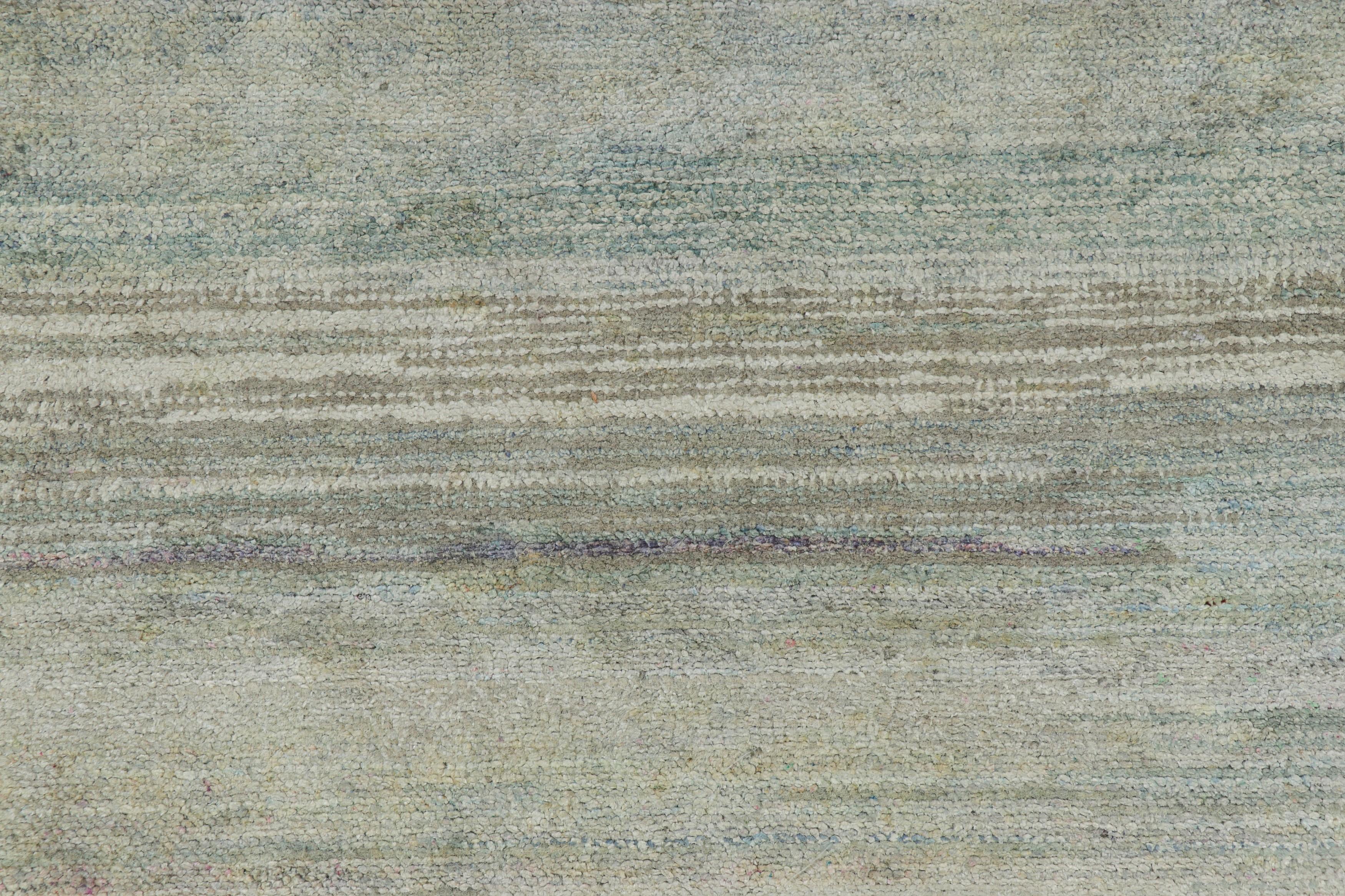 Moderno Tappeto Rug & Kilim a righe e strisce beige, azzurre e crema in vendita