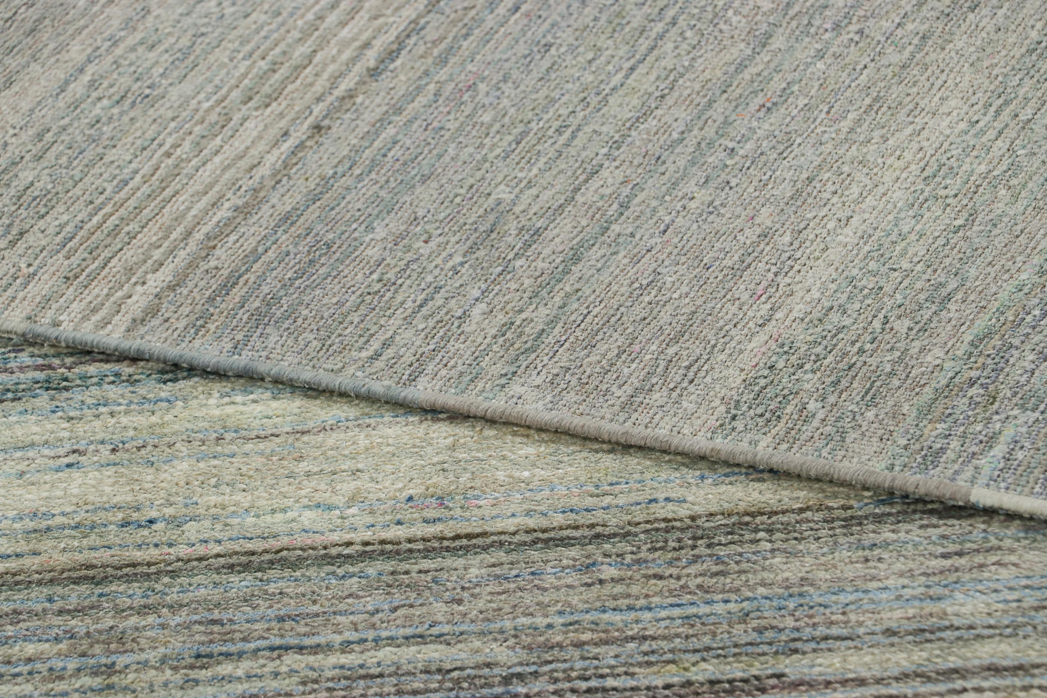 XXI secolo e contemporaneo Tappeto Rug & Kilim a righe e strisce beige, azzurre e crema in vendita