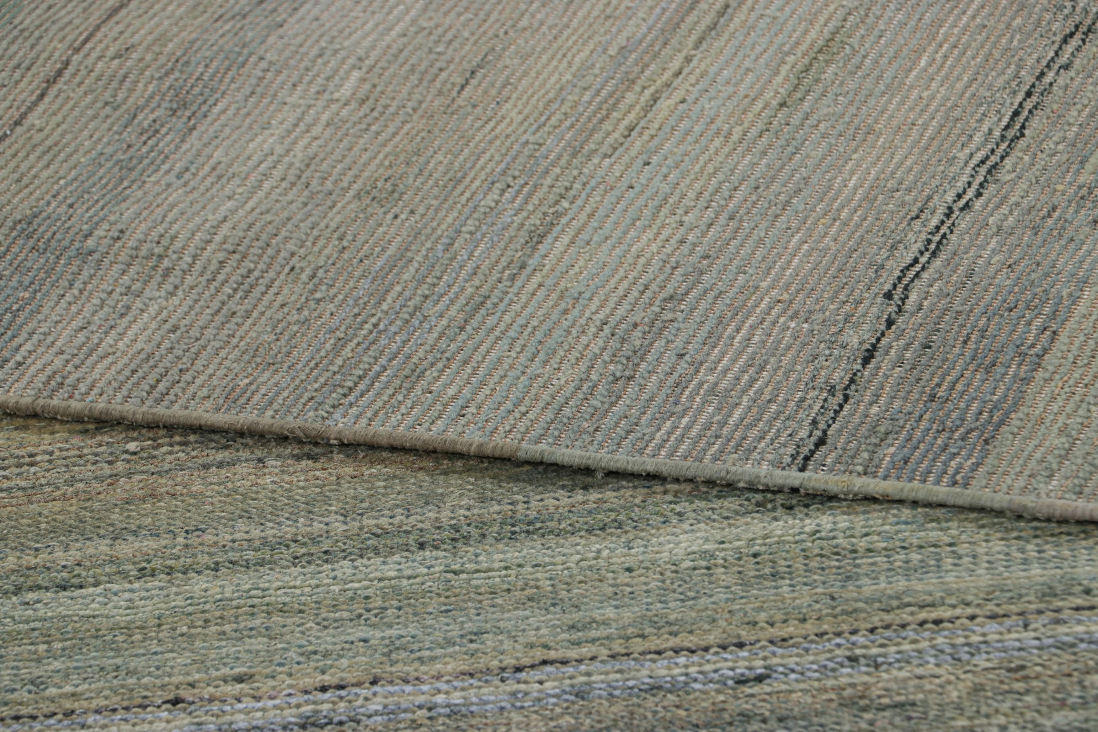 XXIe siècle et contemporain Tapis texturé de Rug & Kilim à rayures et à bandes bleues, beiges et grises en vente