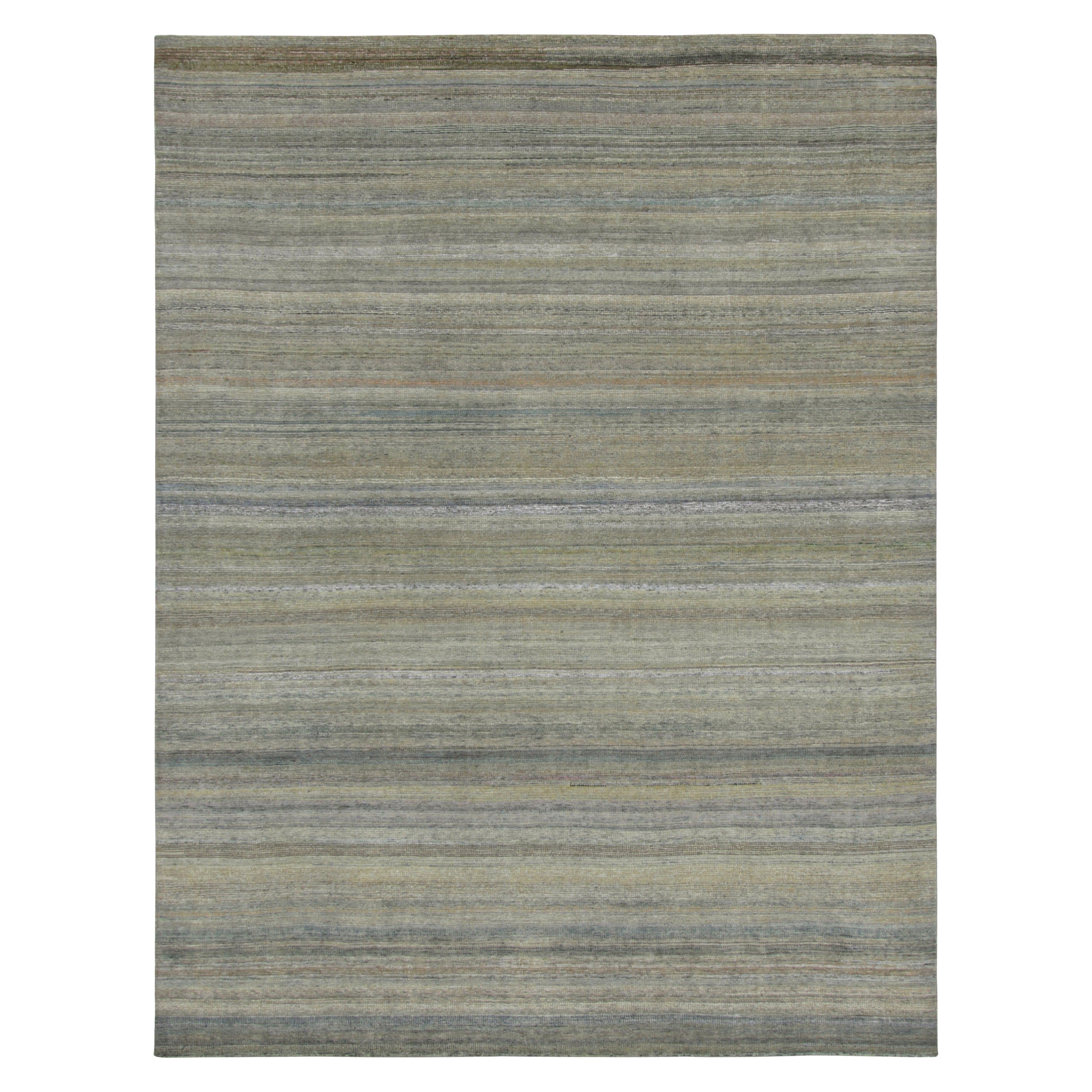 Rug
Kilim è un tappeto testurizzato a righe e strisce blu, beige e grigie.