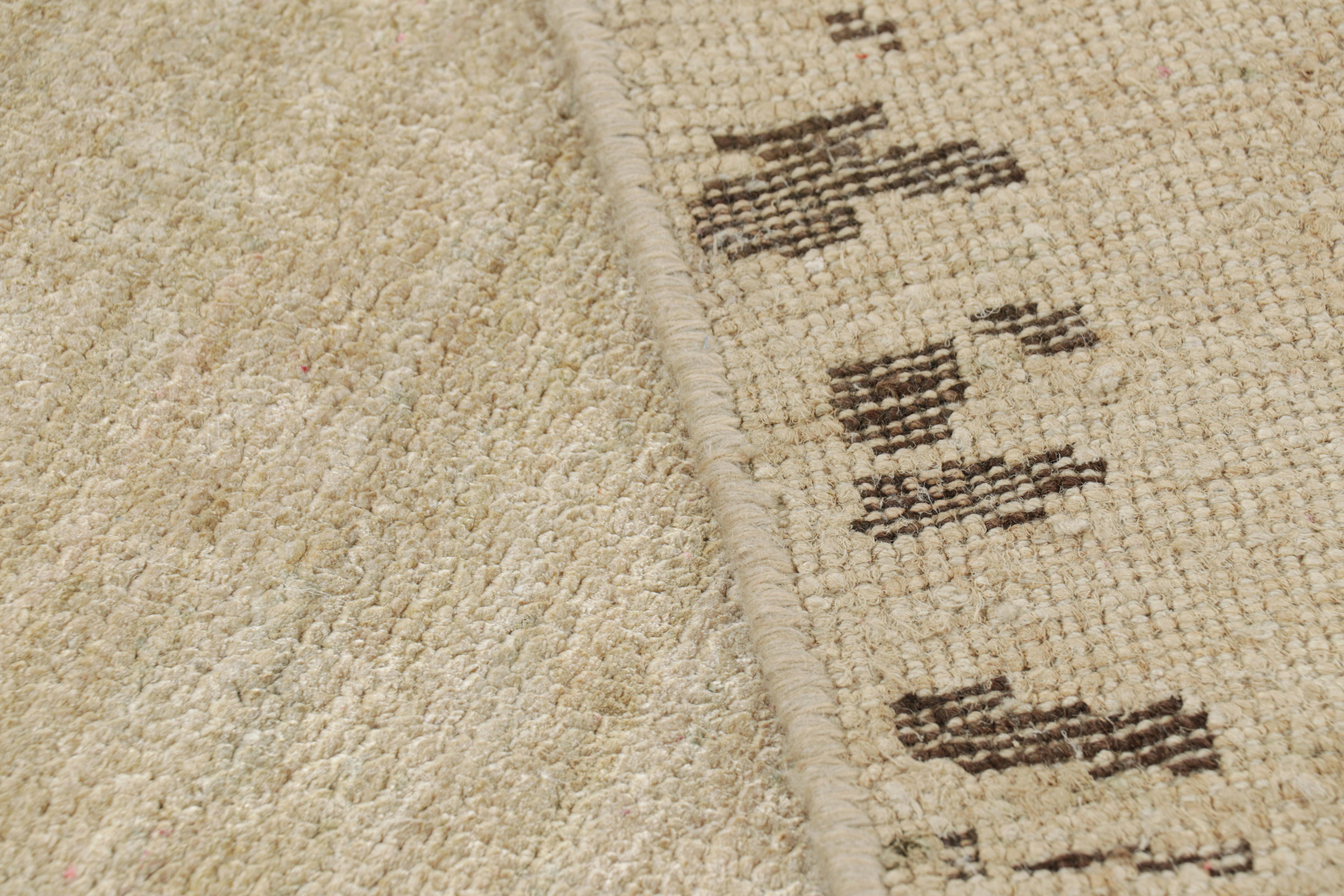 XXIe siècle et contemporain Tapis texturé de Rug & Kilim dans les tons blancs et rayés de crème et d'ivoire en vente