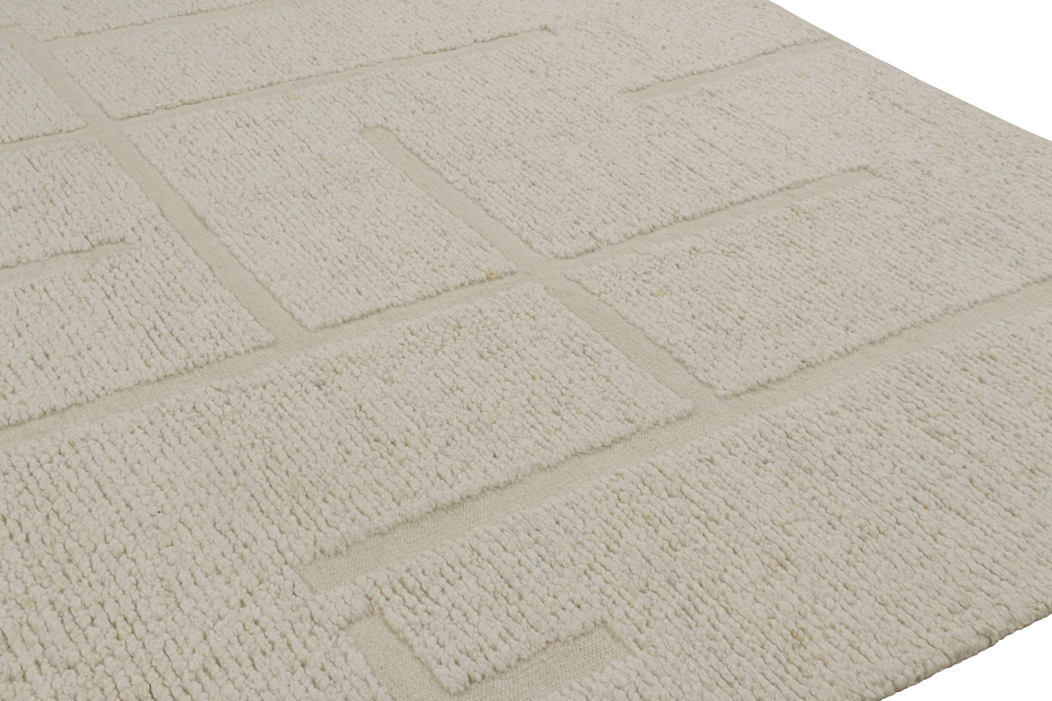 Rug & Kilim's Strukturteppich in Cremeweiß mit geometrischen Hoch-Tief-Mustern (Moderne) im Angebot