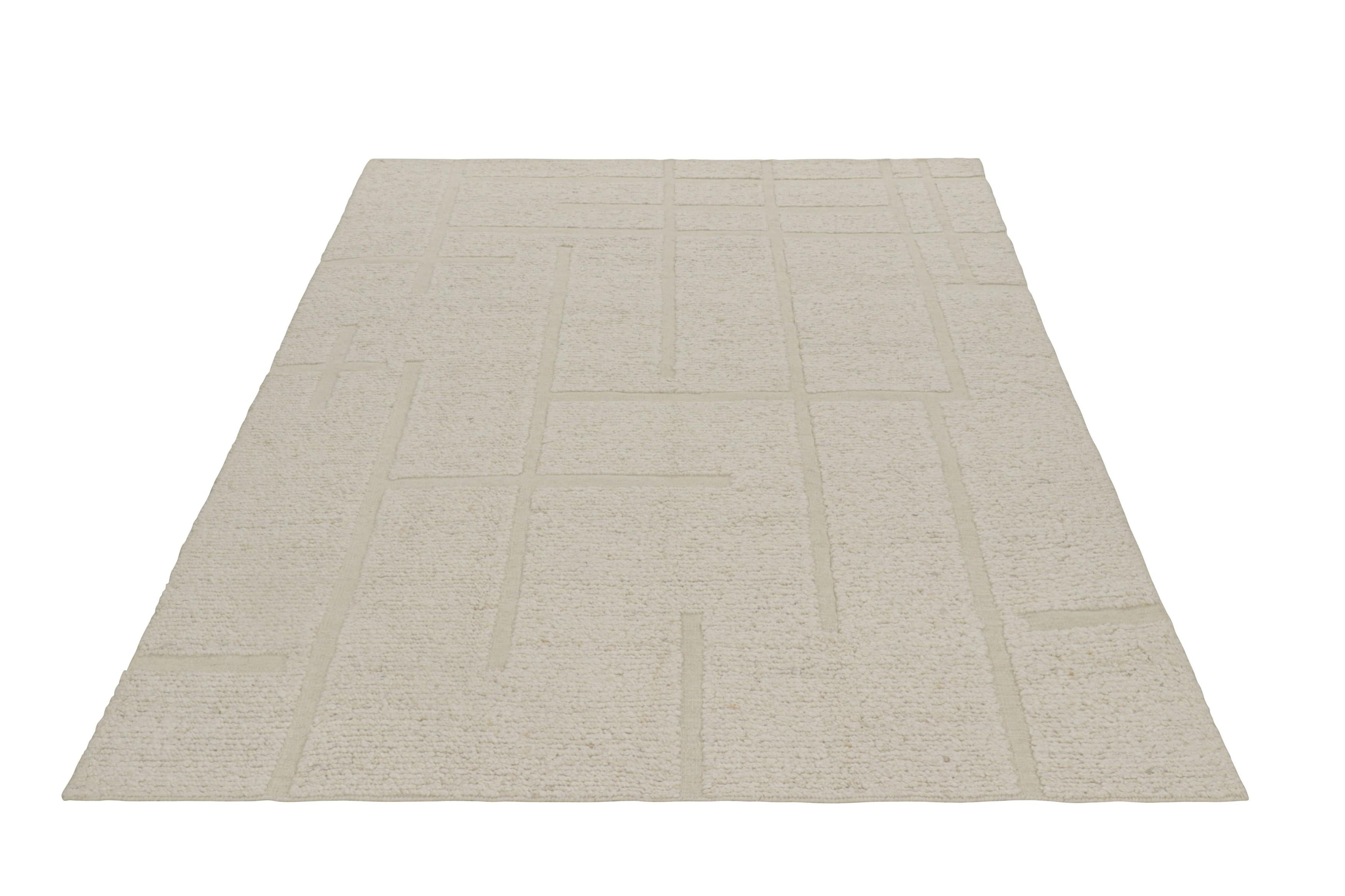 Rug & Kilim's Strukturteppich in Cremeweiß mit geometrischen Hoch-Tief-Mustern (Indisch) im Angebot