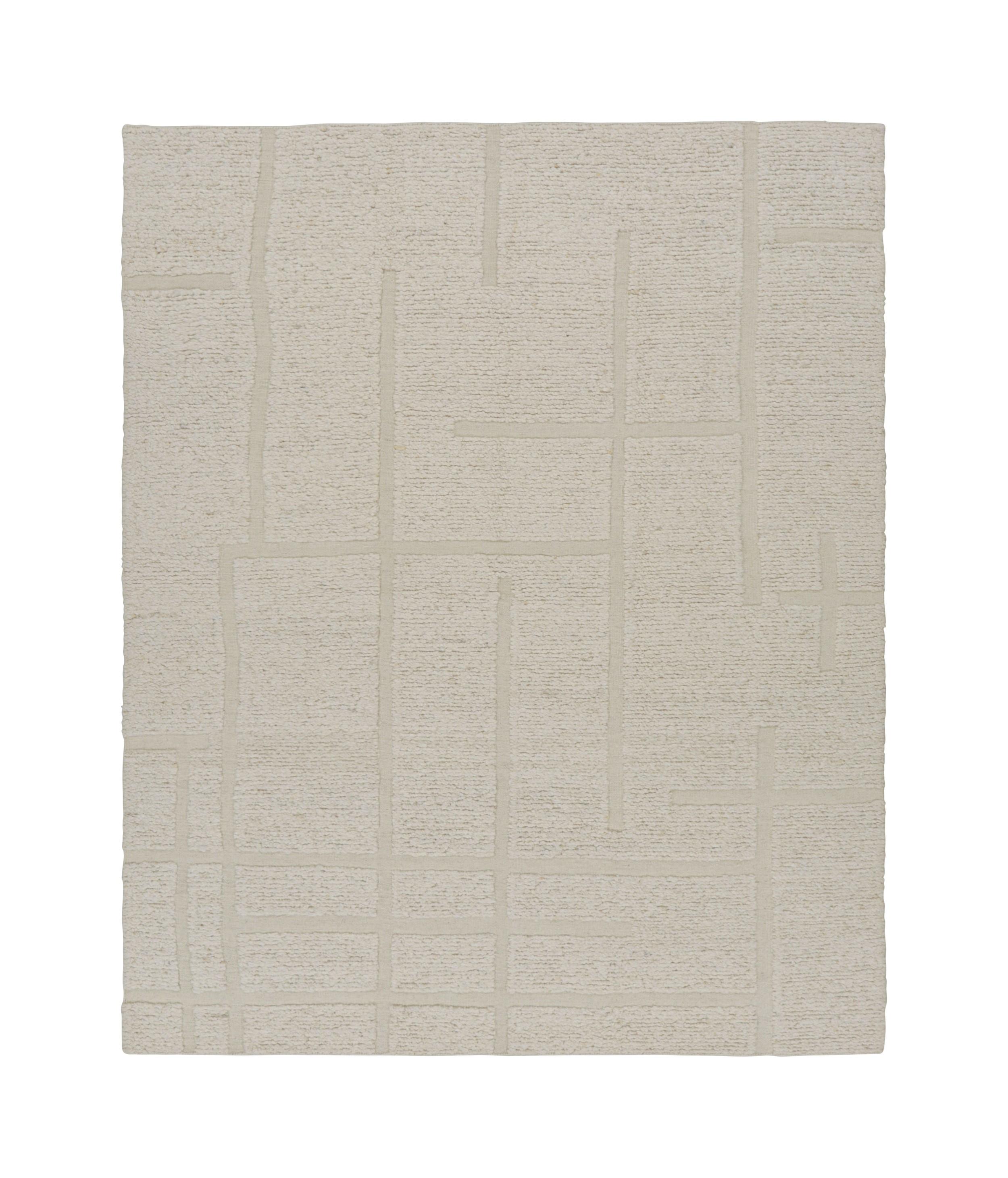Rug & Kilim's Strukturteppich in Cremeweiß mit geometrischen Hoch-Tief-Mustern (Handgeknüpft) im Angebot