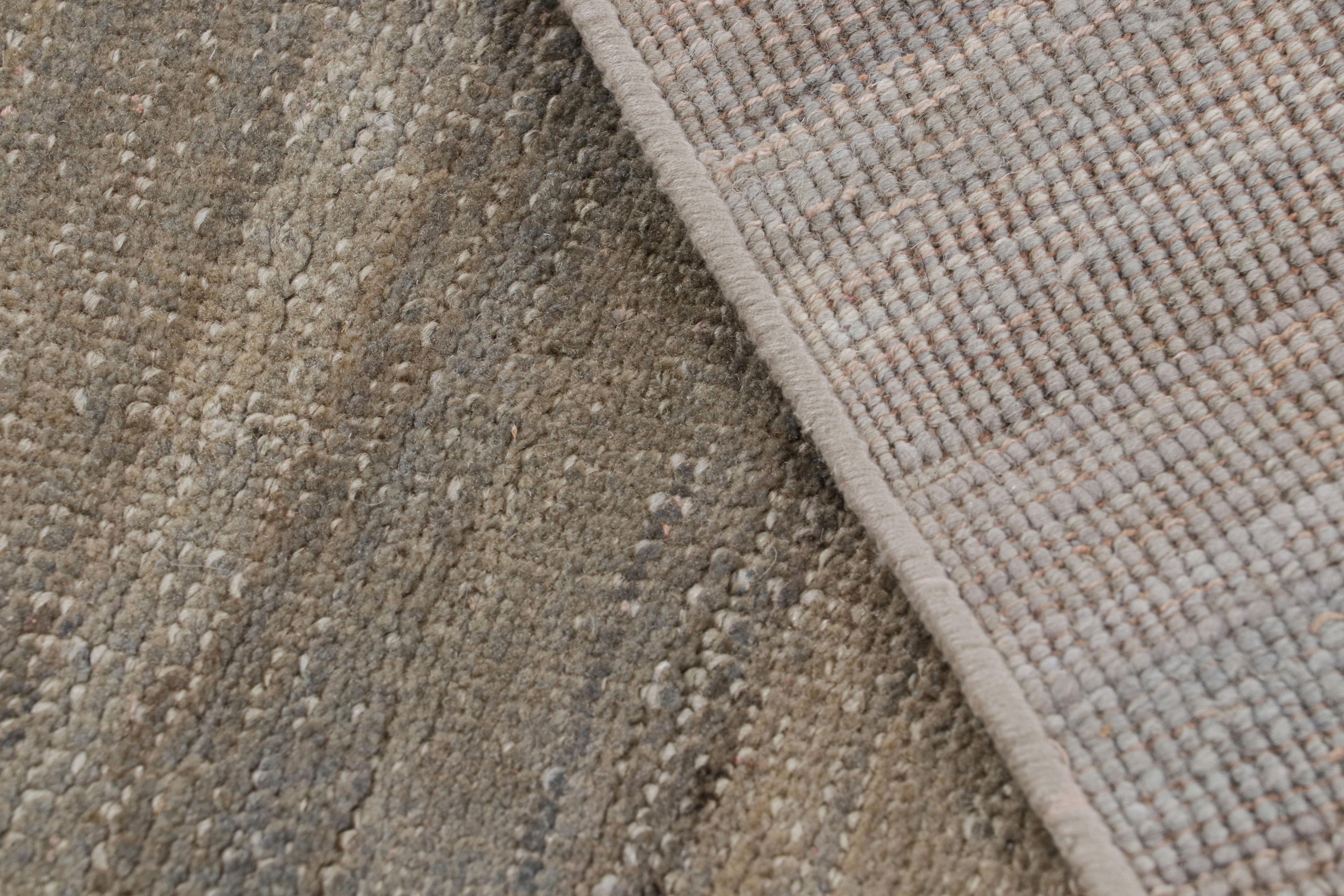 Rug & Kilim's Strukturteppich in Greige-Tönen und Streifen (21. Jahrhundert und zeitgenössisch) im Angebot