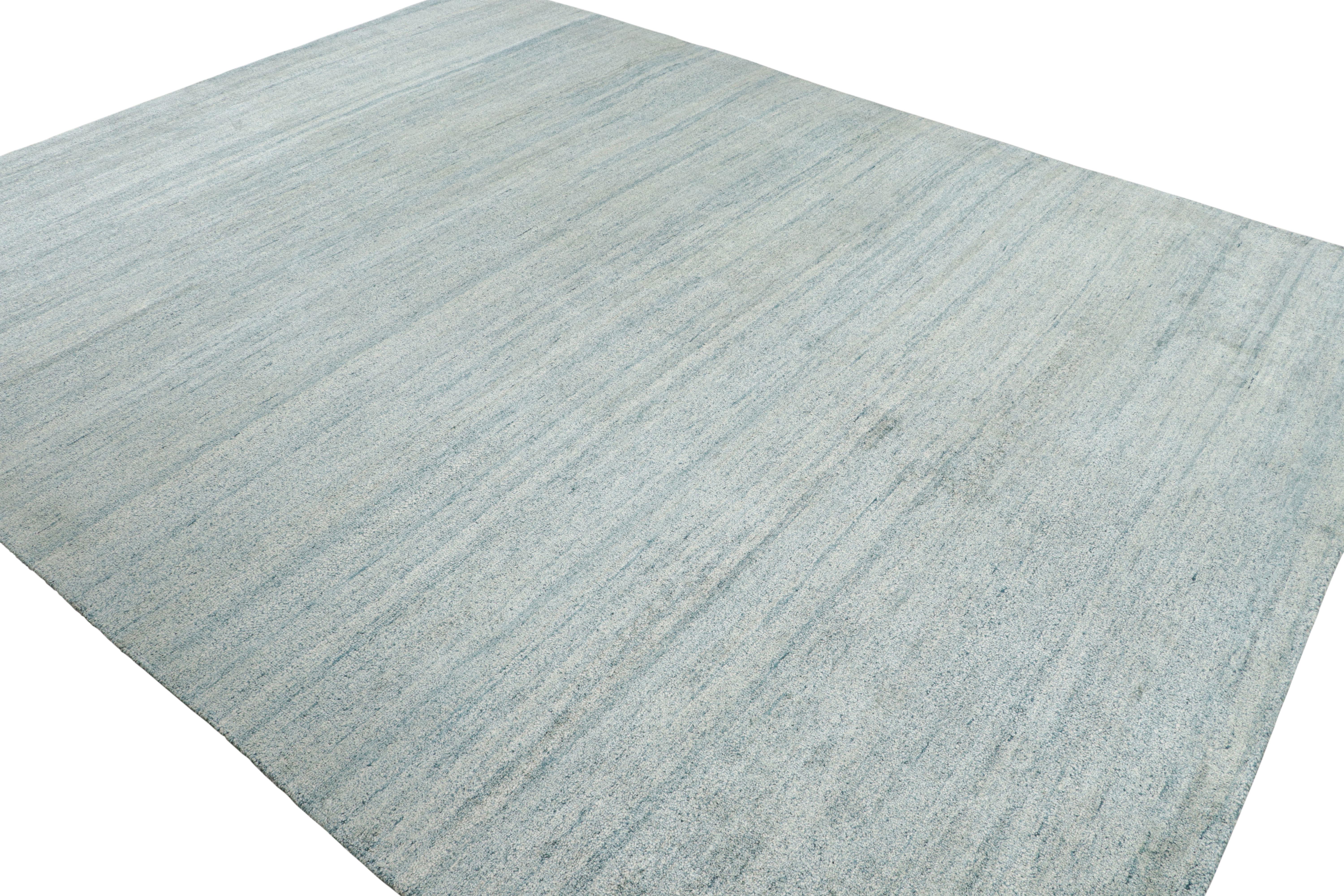 Rug & Kilim's Strukturteppich in hellblauen Tönen (Handgeknüpft) im Angebot
