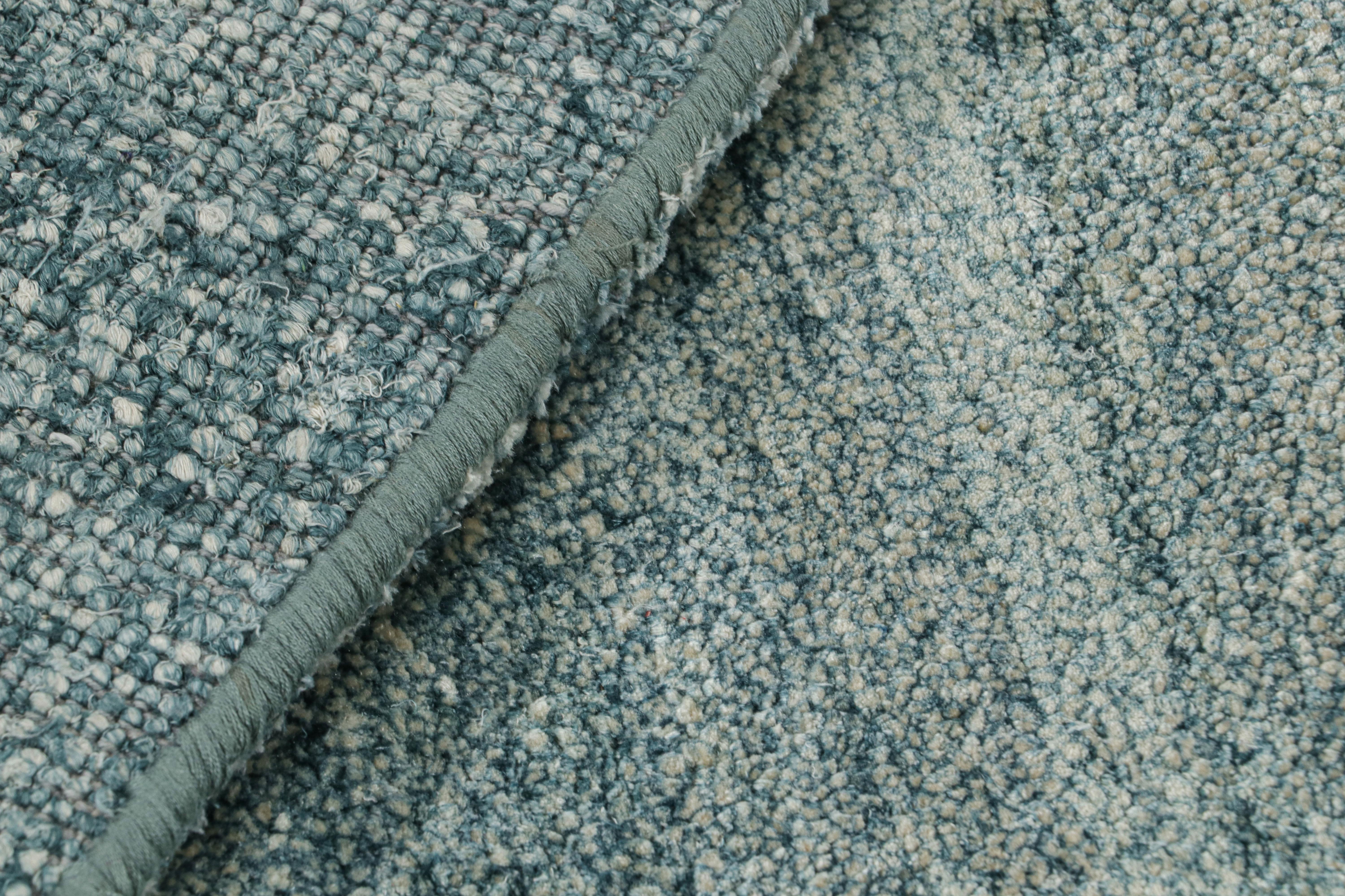 XXIe siècle et contemporain Tapis texturé de Rug & Kilim dans les tons bleu clair en vente