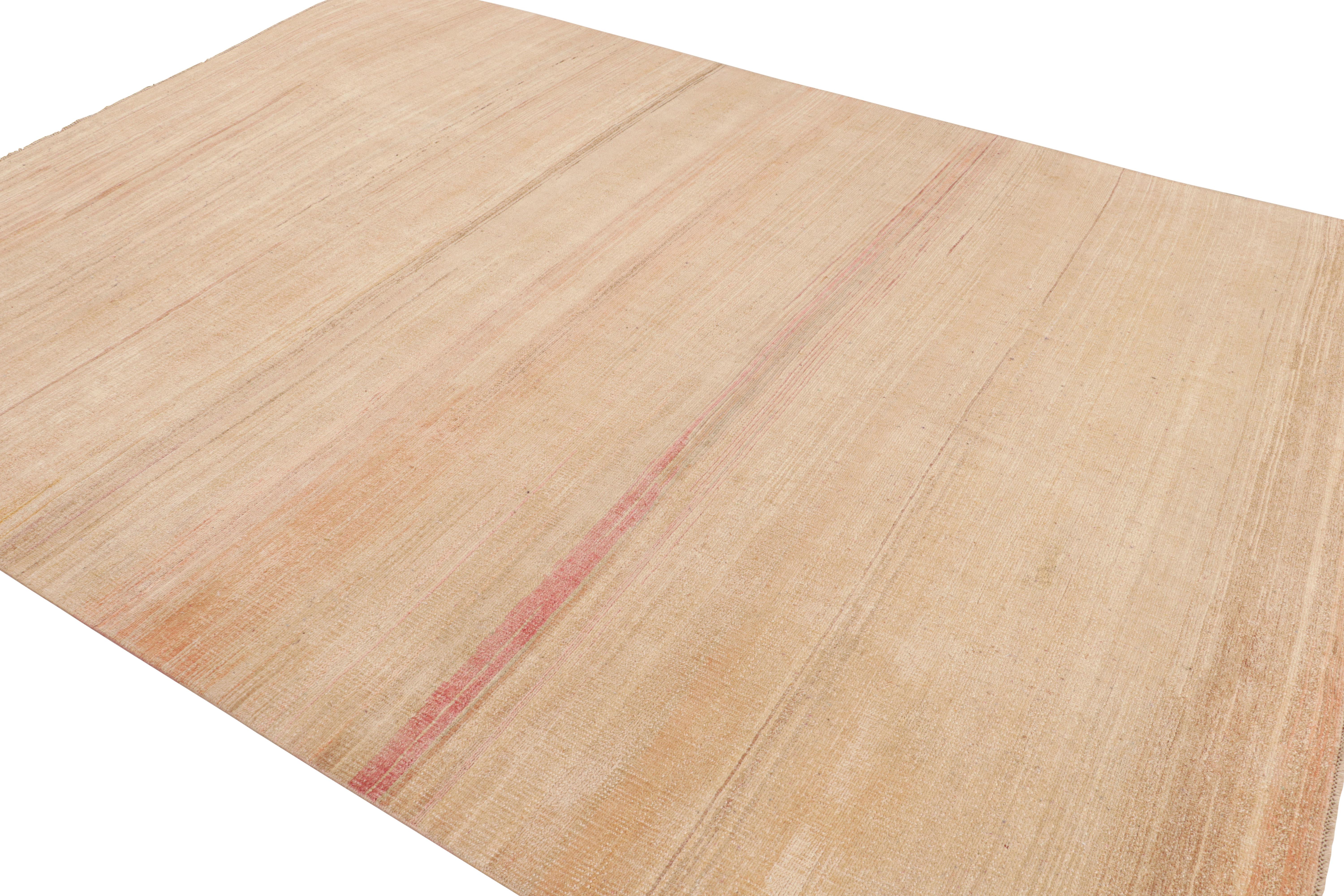 Rug & Kilim's Strukturteppich in Pfirsichtönen und Streifendesign (Handgeknüpft) im Angebot