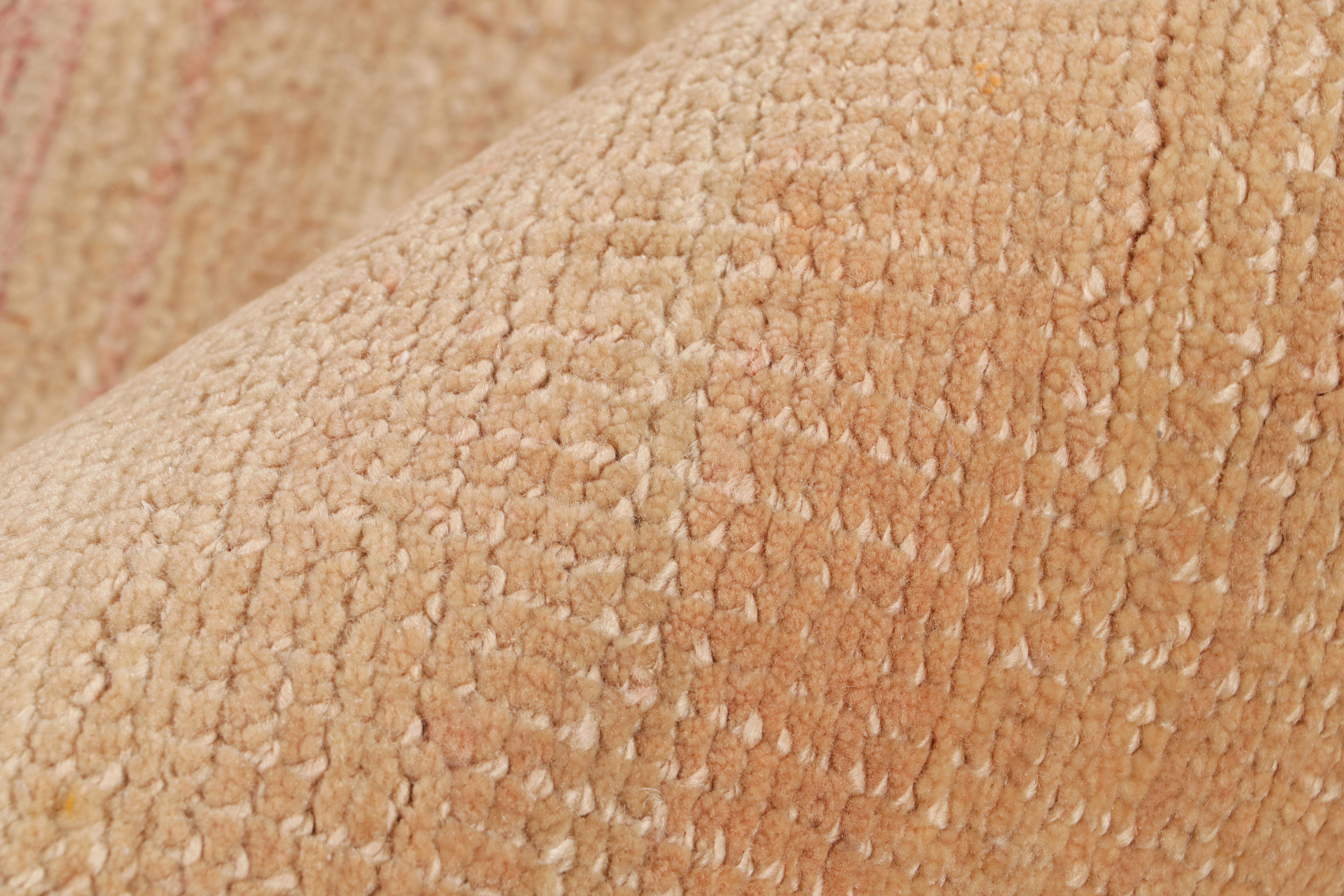 Rug & Kilim's Strukturteppich in Pfirsichtönen und Streifendesign (Wolle) im Angebot