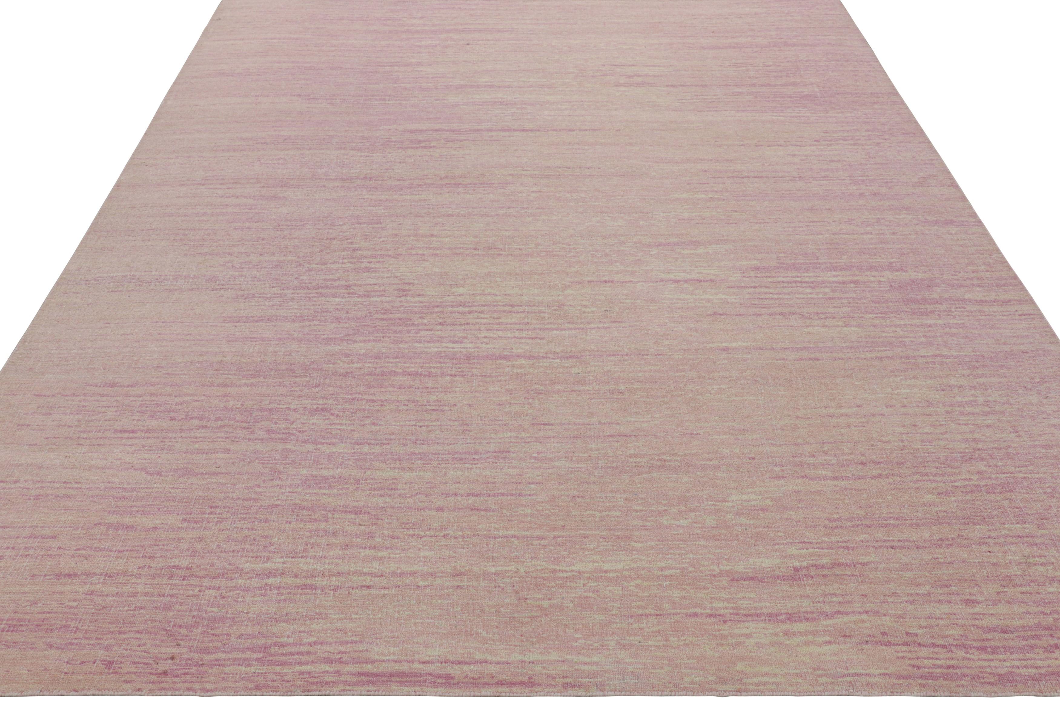 Indiano Rug & Kilim è un tappeto a strisce rosa e beige con una struttura a righe in vendita