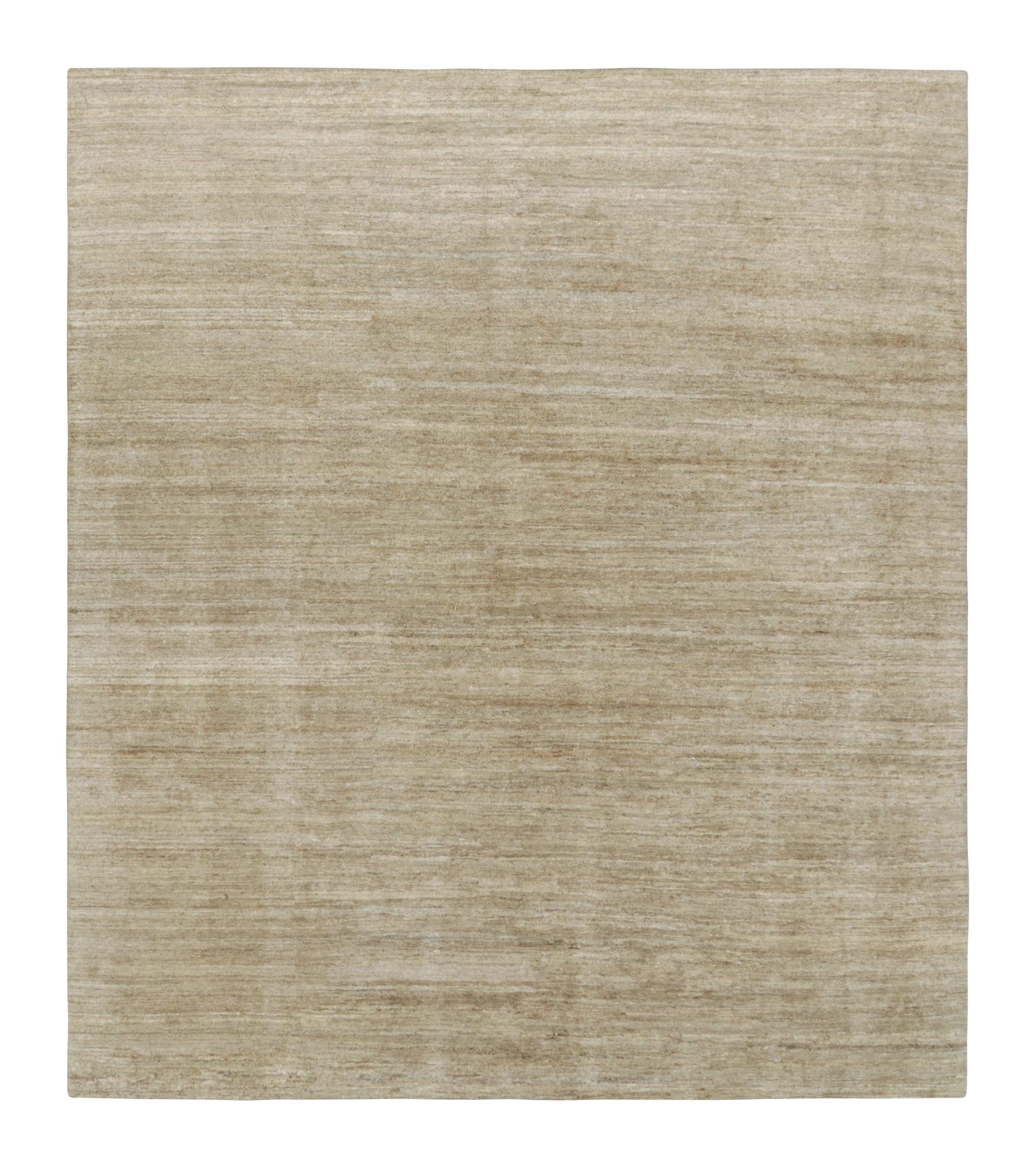 Dieser handgeknüpfte Seidenteppich im Format 12x14 ist eine reiche Ergänzung der Textural-Teppichkollektion von Rug & Kilim - mit einer beeindruckenden Farbpalette und dem Blick für Bewegung in seinem einzigartigen Spiel mit Streifen, Schlieren und