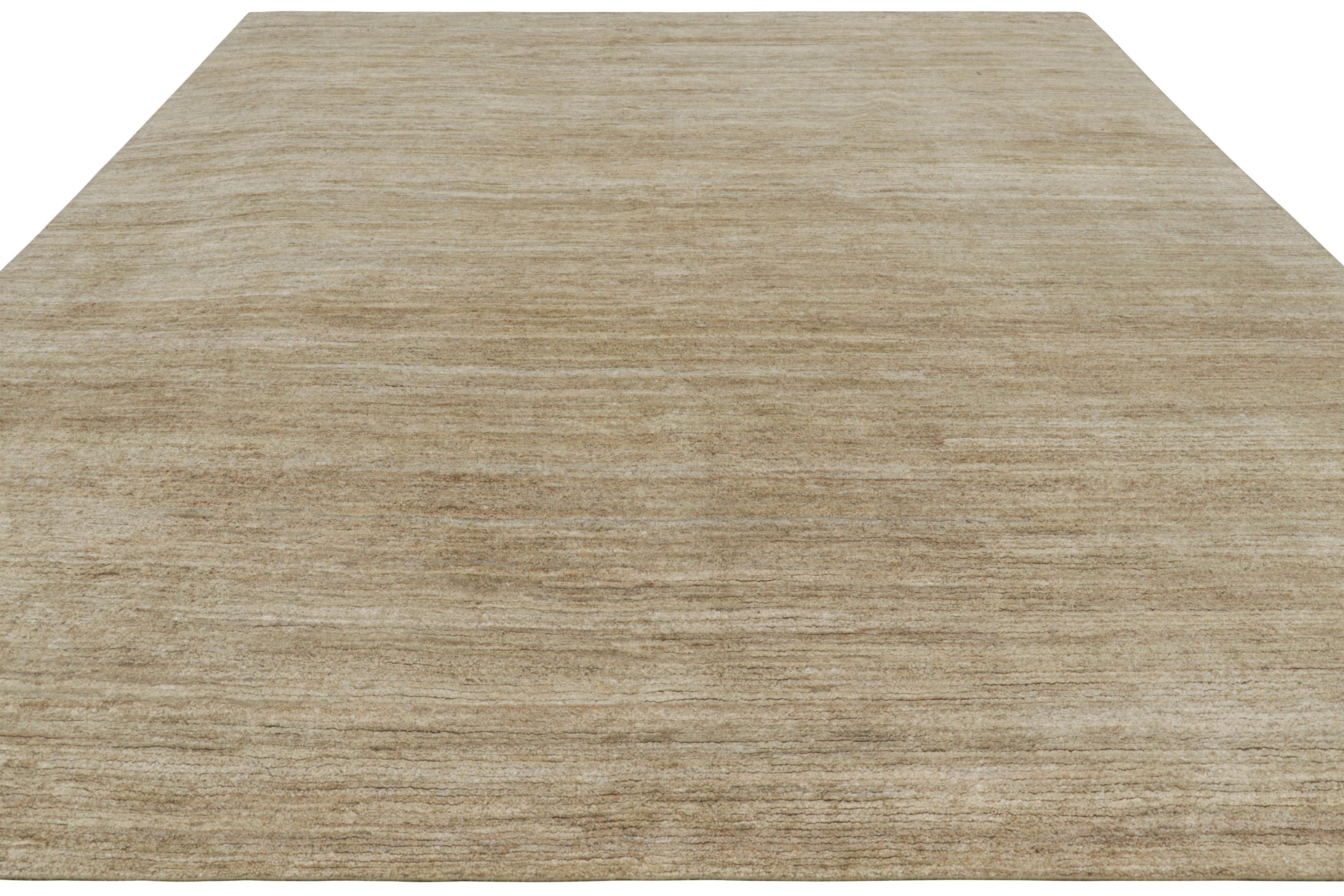 Rug & Kilim's Strukturteppich in soliden beige-braunen Streifen (Handgeknüpft) im Angebot