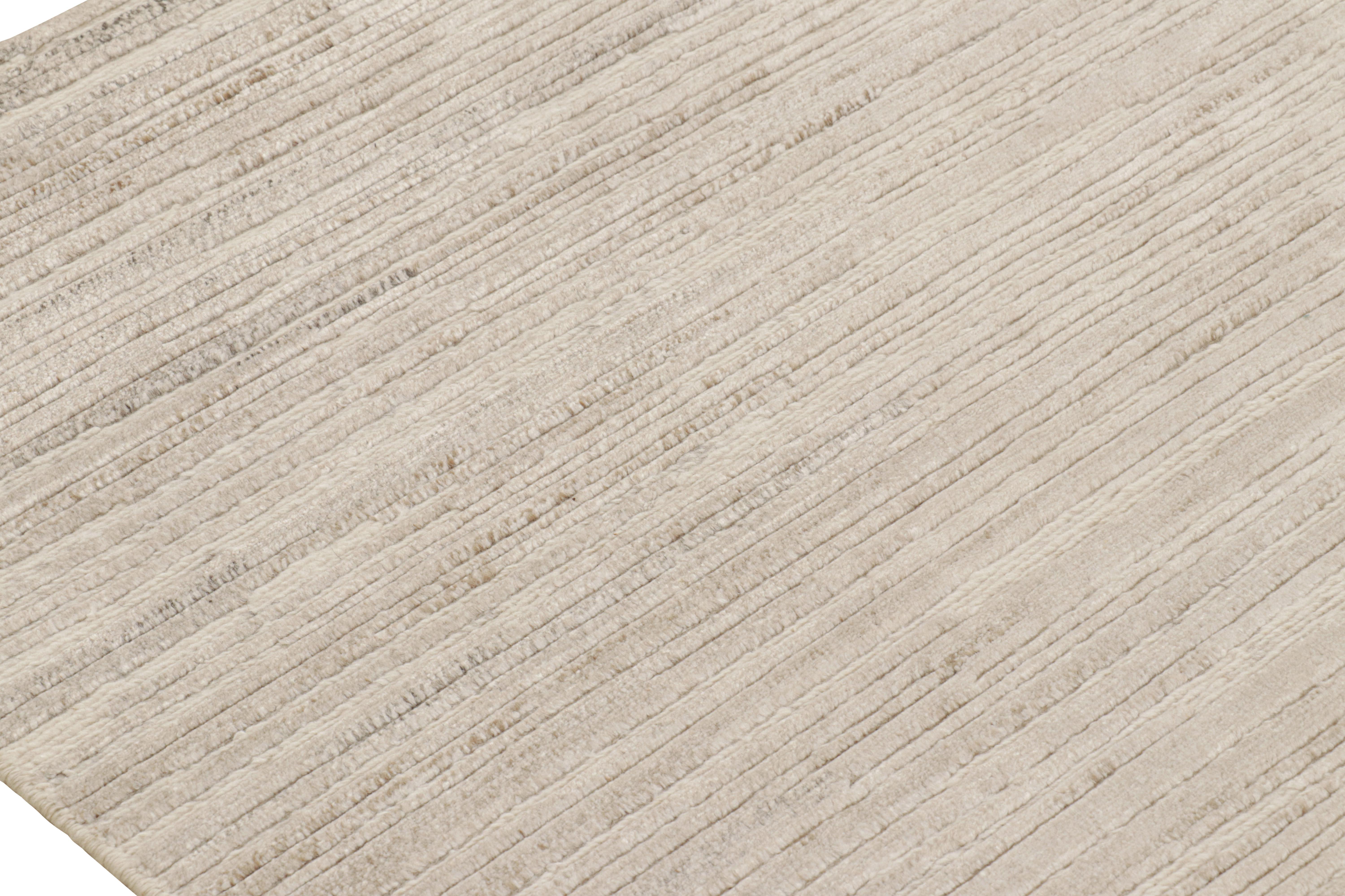 Rug & Kilim's Strukturteppich in Weiß und Grau Abstrakte Hoch-Tief-Streifen im Zustand „Neu“ im Angebot in Long Island City, NY