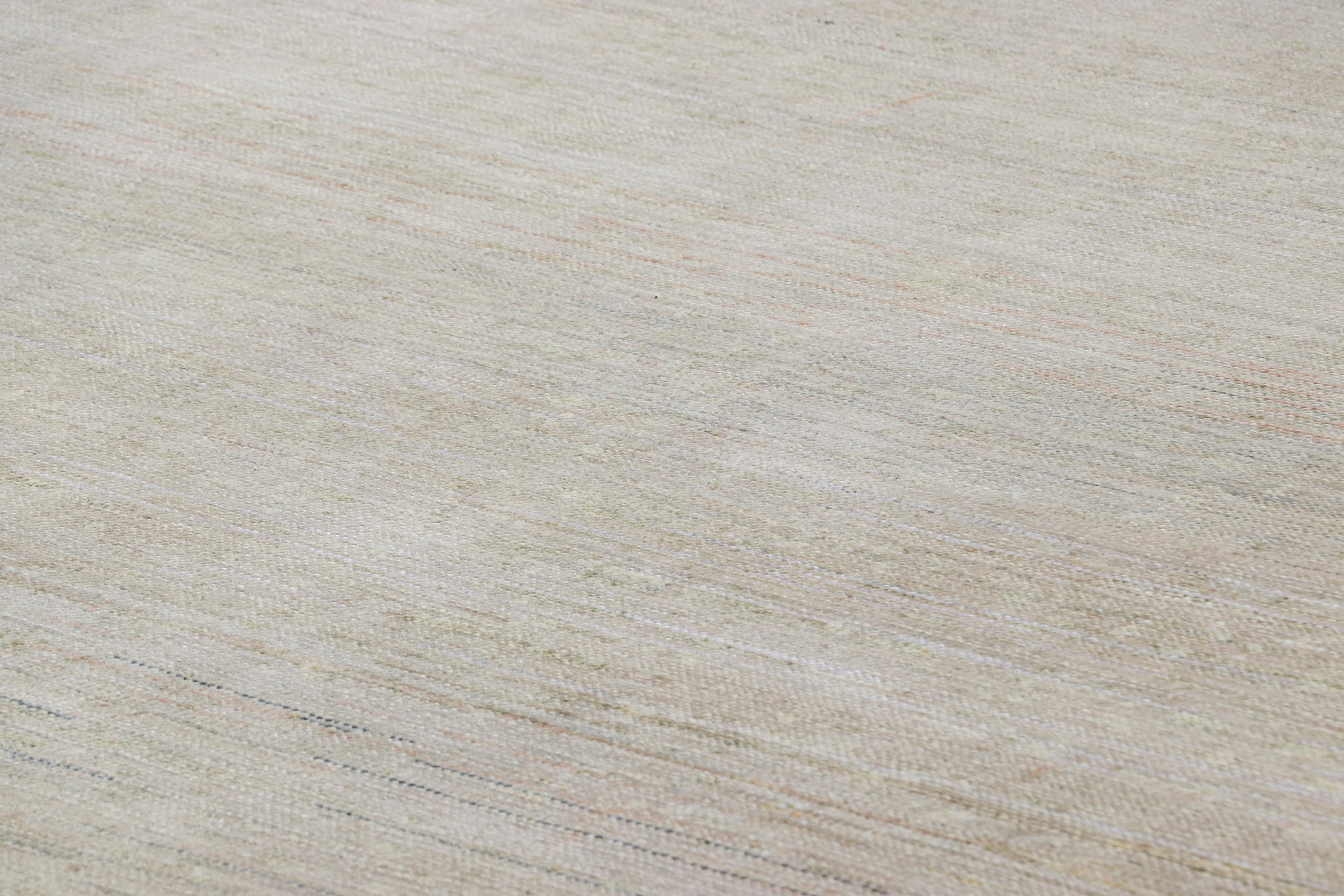 Annodato a mano in seta, questo tappeto 8x10 è una nuova ricca aggiunta alla collezione di tappeti Textural di Rug & Kilim, con un'impressionante gamma di colori e un'attenzione al movimento nel suo gioco unico di strisce, striature e sottili motivi