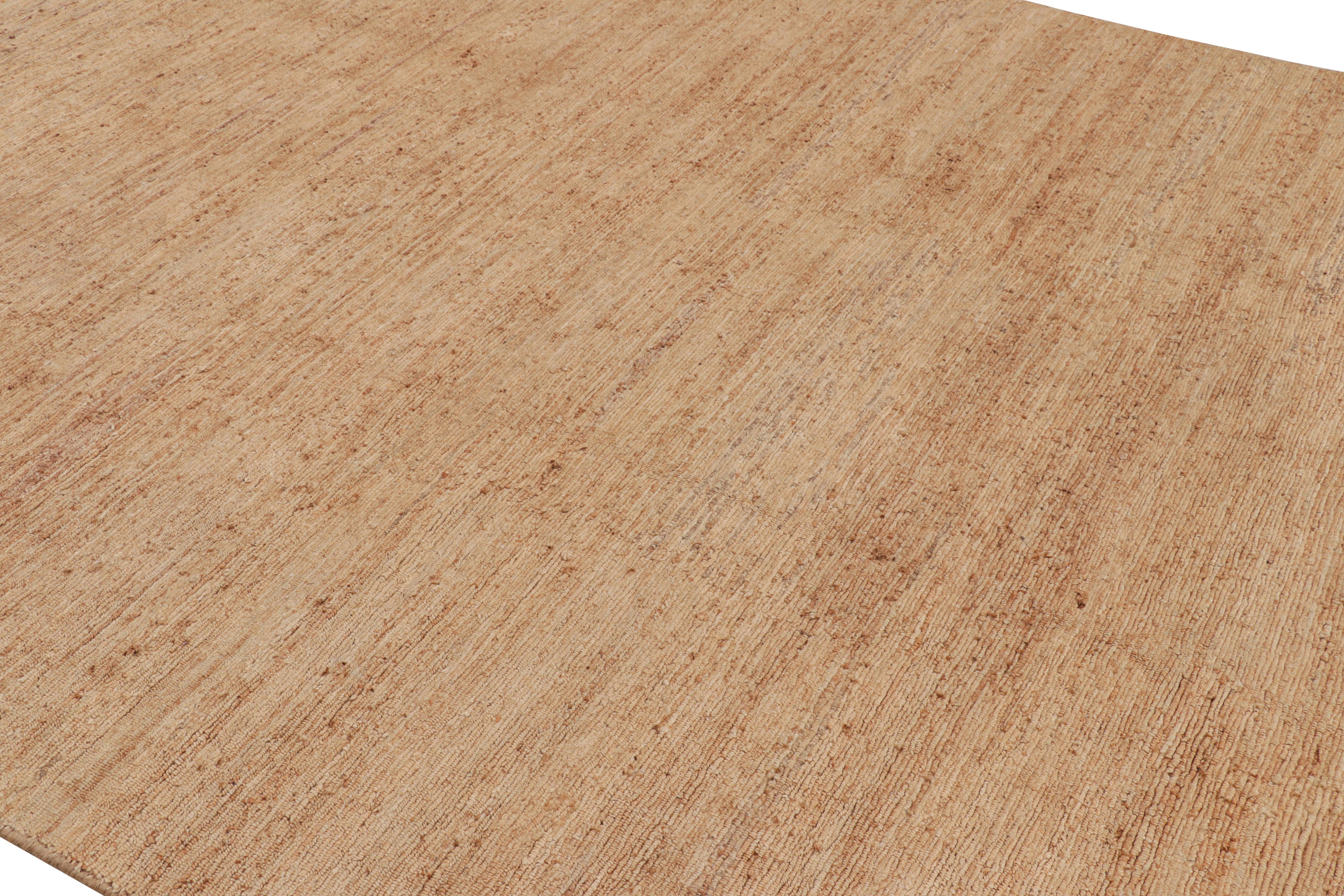 Rug & Kilim's Strukturteppich, Jute mit monochromen beige-braunen Schlieren (Moderne) im Angebot