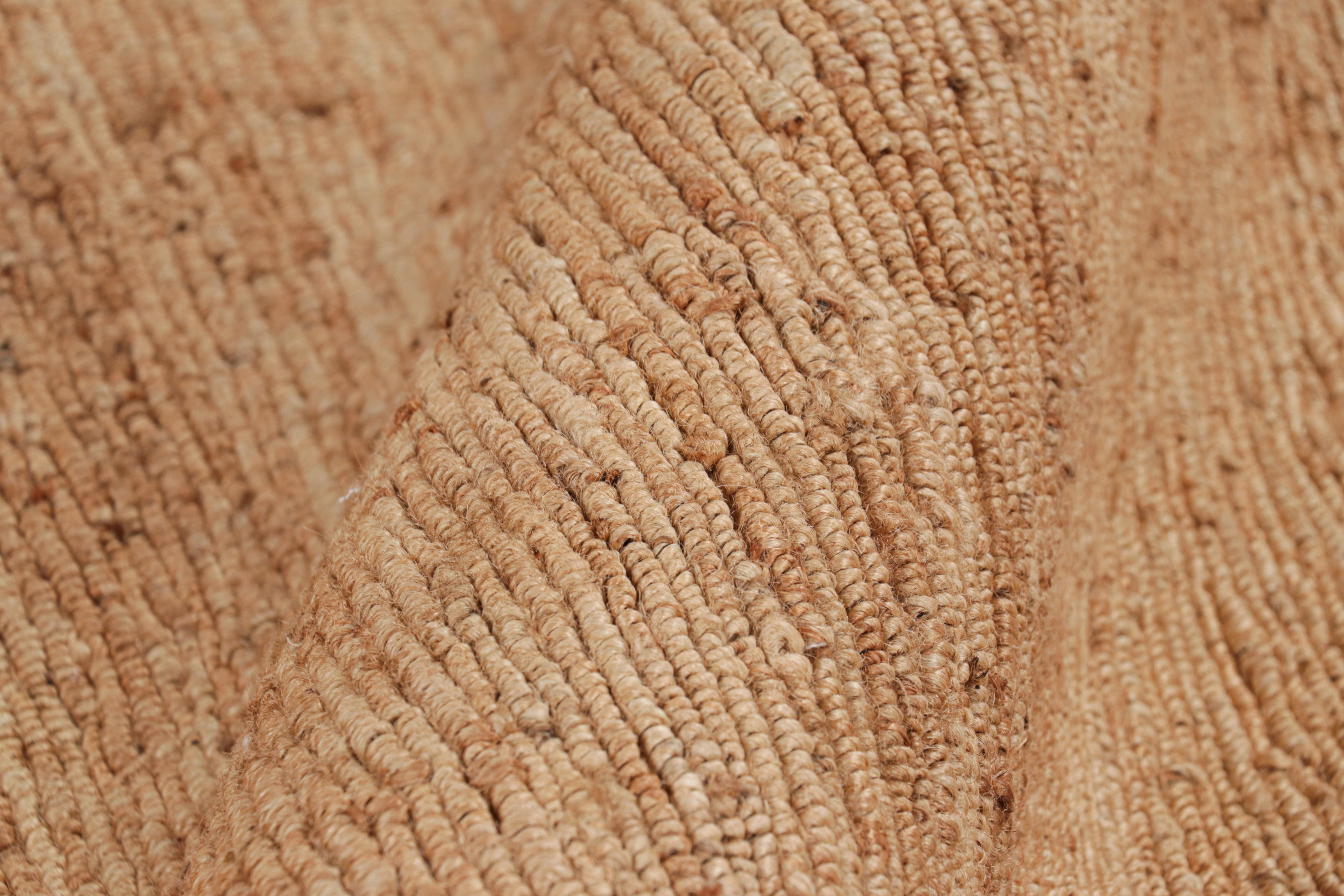 Rug & Kilim's Strukturteppich, Jute mit monochromen beige-braunen Schlieren (21. Jahrhundert und zeitgenössisch) im Angebot