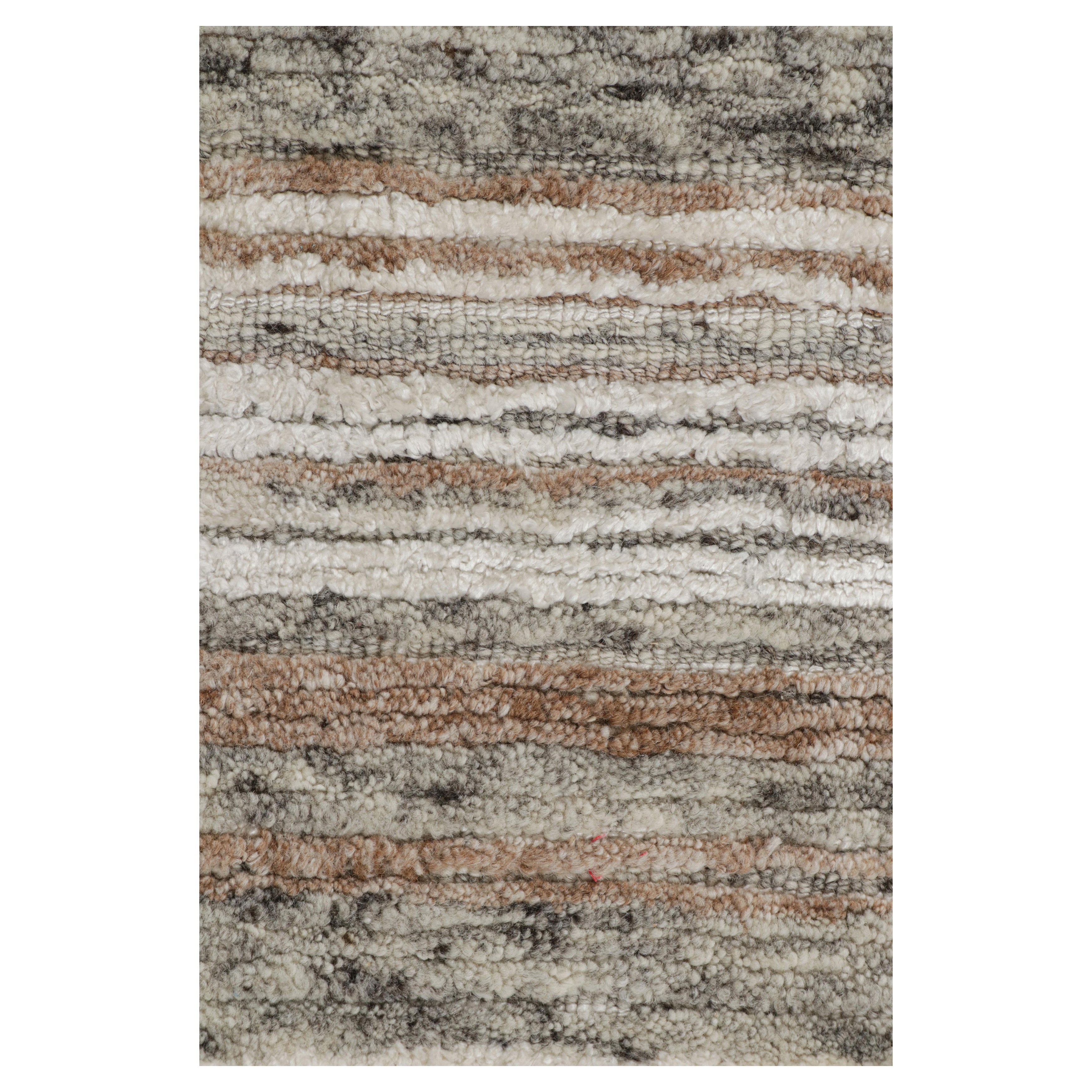 Rug & Kilim's Strukturteppich mit beige-braunen und grauen Streifen Light on Loom im Angebot
