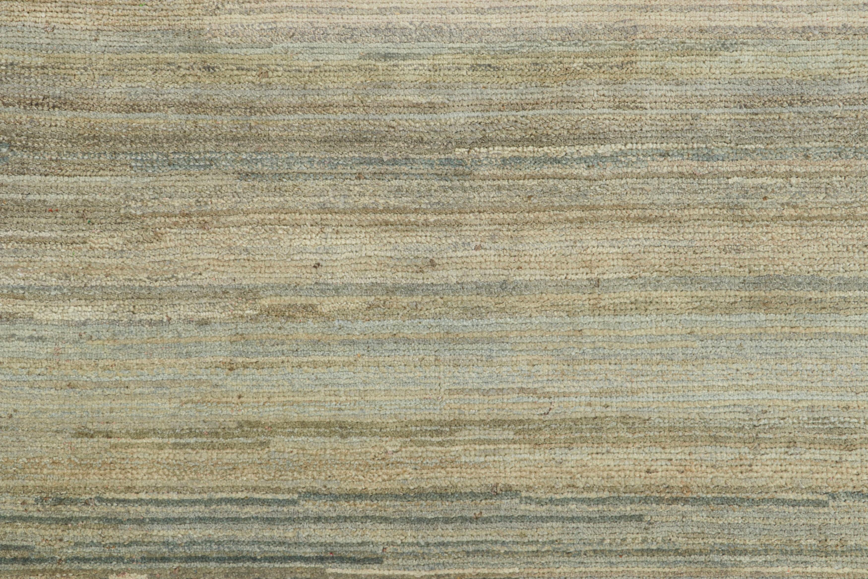 Moderne Tapis texturé de Rug & Kilim avec des rayures et des bandes vertes, beiges et bleu clair en vente