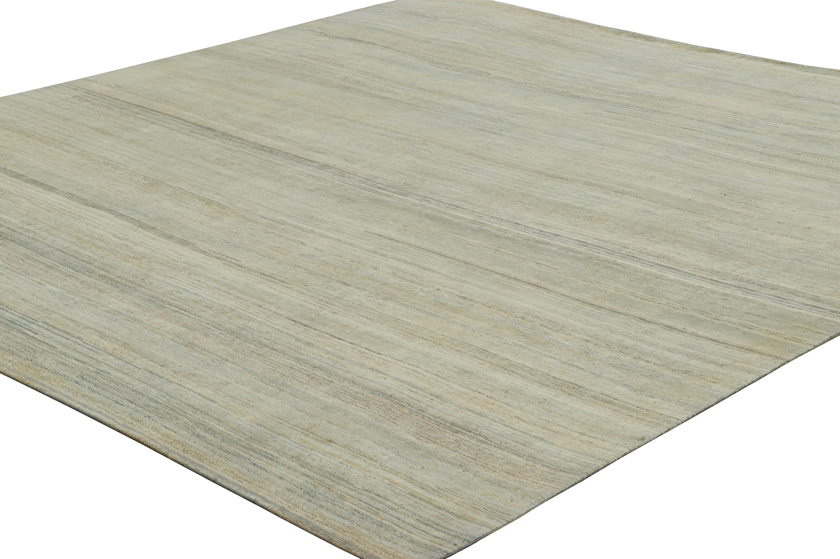 Indien Tapis texturé de Rug & Kilim avec des rayures et des bandes vertes, beiges et bleu clair en vente