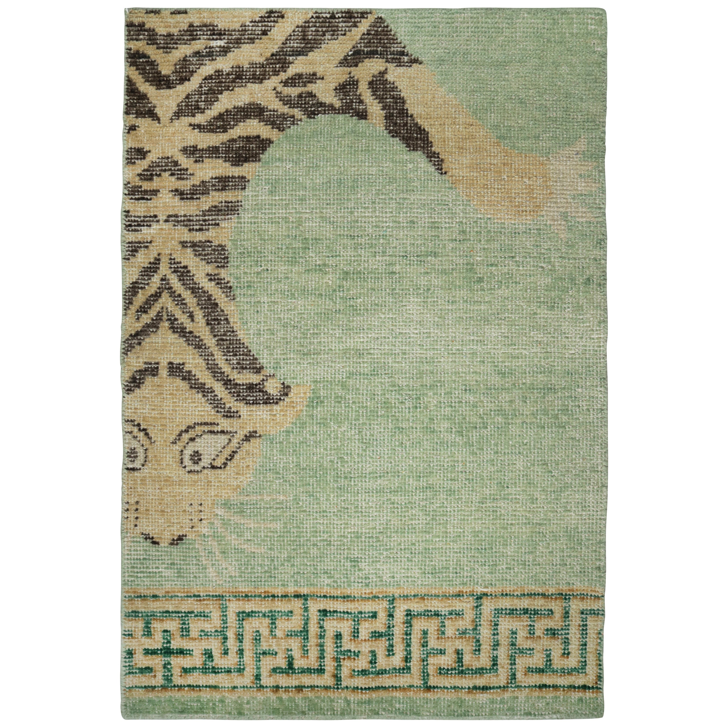 Rug & Kilim: campione di tappeto personalizzato Tiger in Greene & Greene in vendita