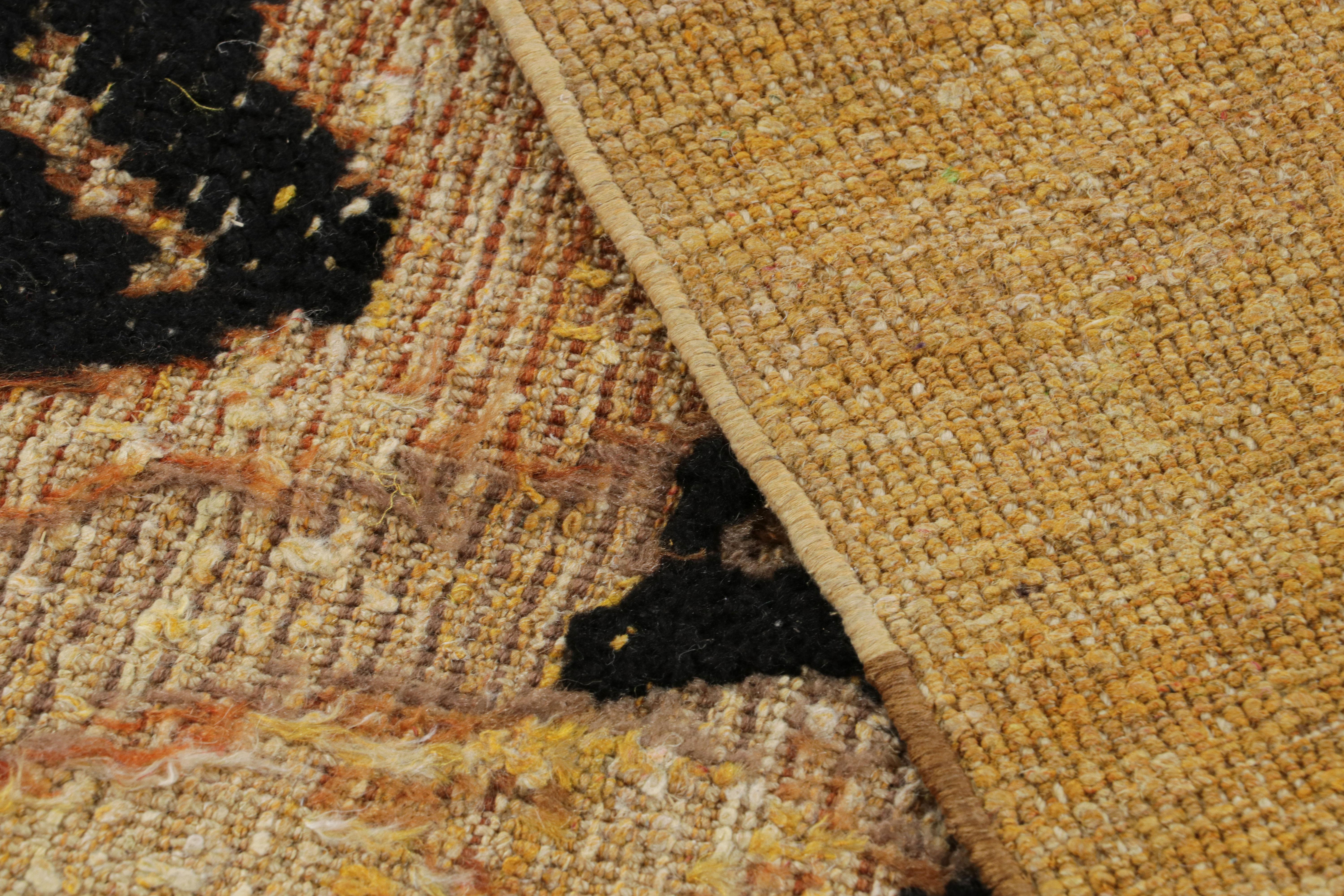 Rug & Kilim's Tiger-Teppich in Gold mit orange-schwarzer Zeichnung (21. Jahrhundert und zeitgenössisch) im Angebot