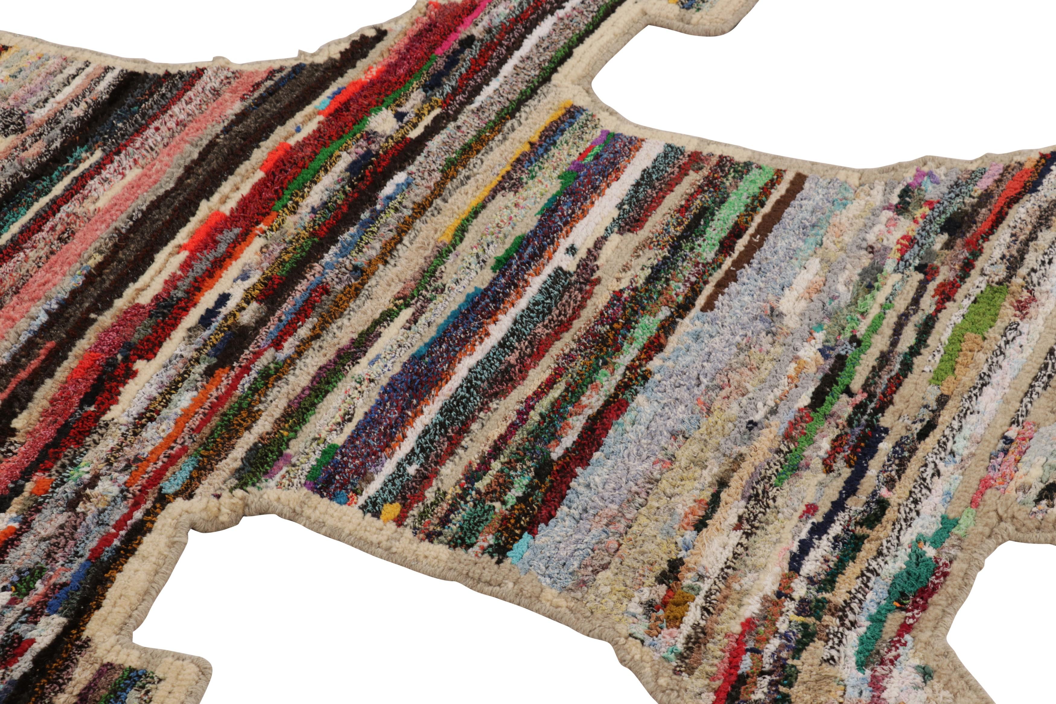 Hand-knotted in wool, this 5x6 modern tiger skin patchwork rug originating from Turkey, is a bold addition to the Rug & Kilim Tiger rugs line of their Modern Classics Collection. 

On the Design: 

This pictorial representation of an animal pelt