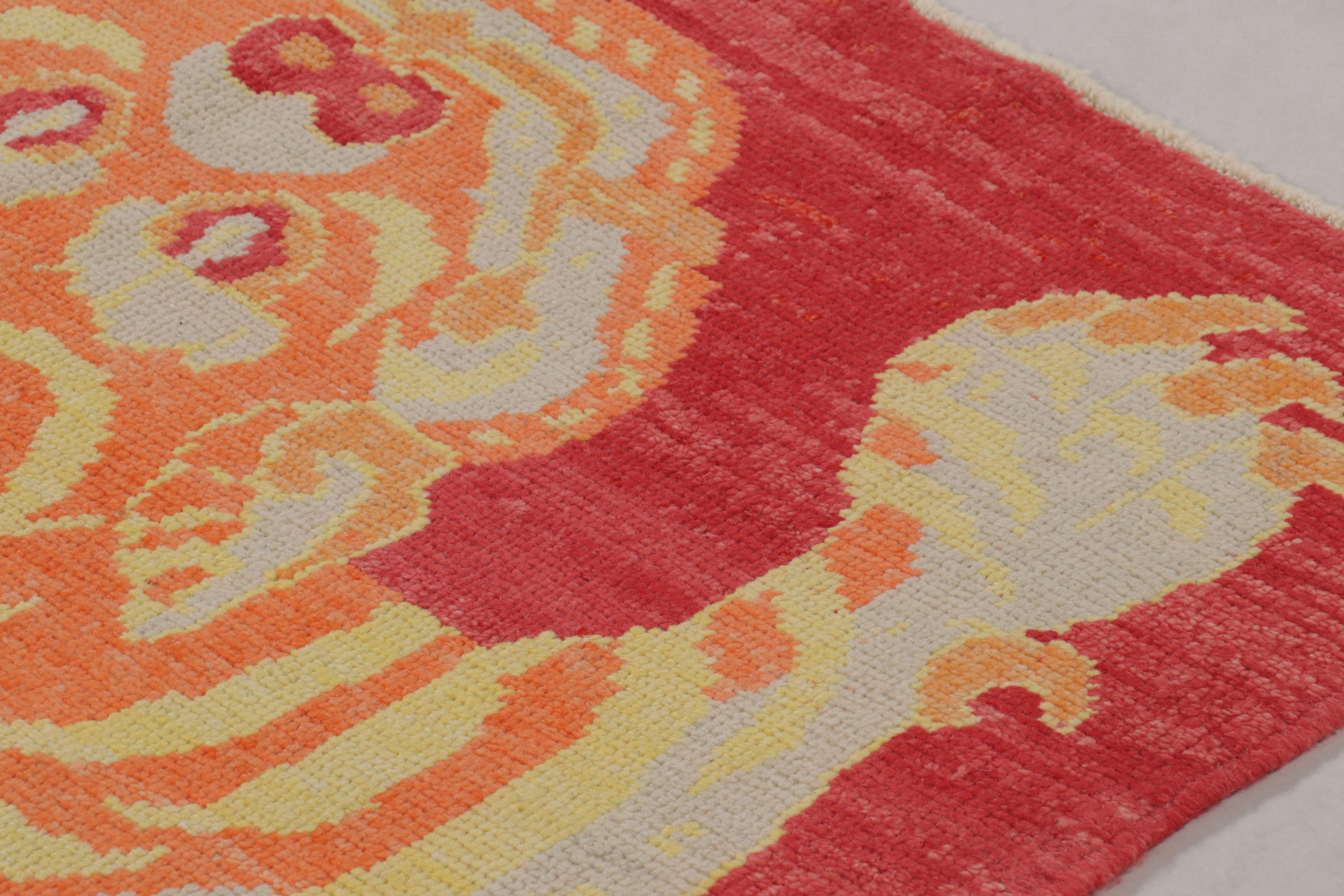 Tappeto in pelle di tigre di Rug & Kilim, fondo cremisi e sfondo arancione - Rug & Kilim In condizioni Nuovo in vendita a Long Island City, NY