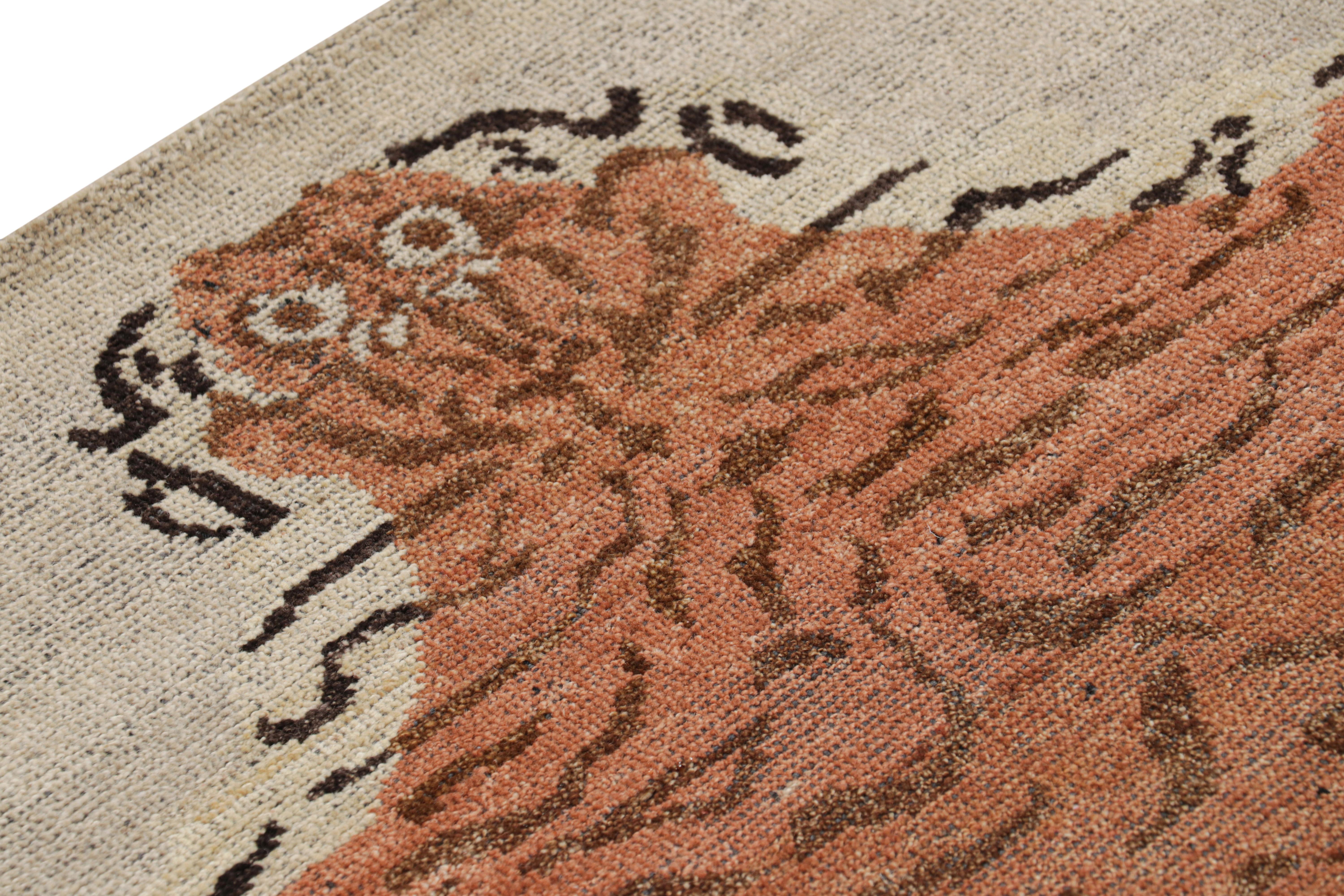 Alfombra de piel de tigre Rug & Kilim en beige con dibujo naranja óxido Indio en venta