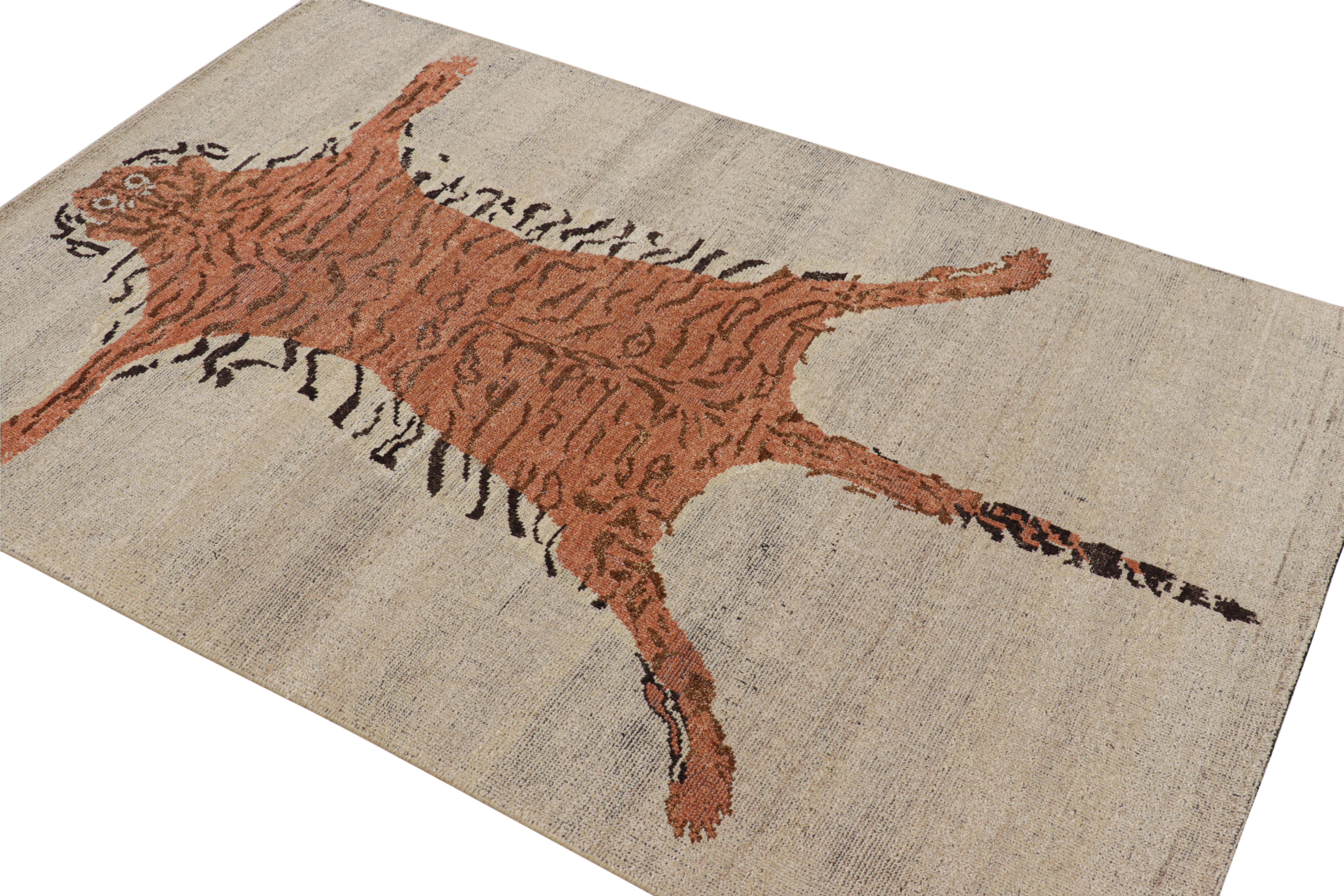 Alfombra de piel de tigre Rug & Kilim en beige con dibujo naranja óxido en Nuevo estado para la venta en Long Island City, NY