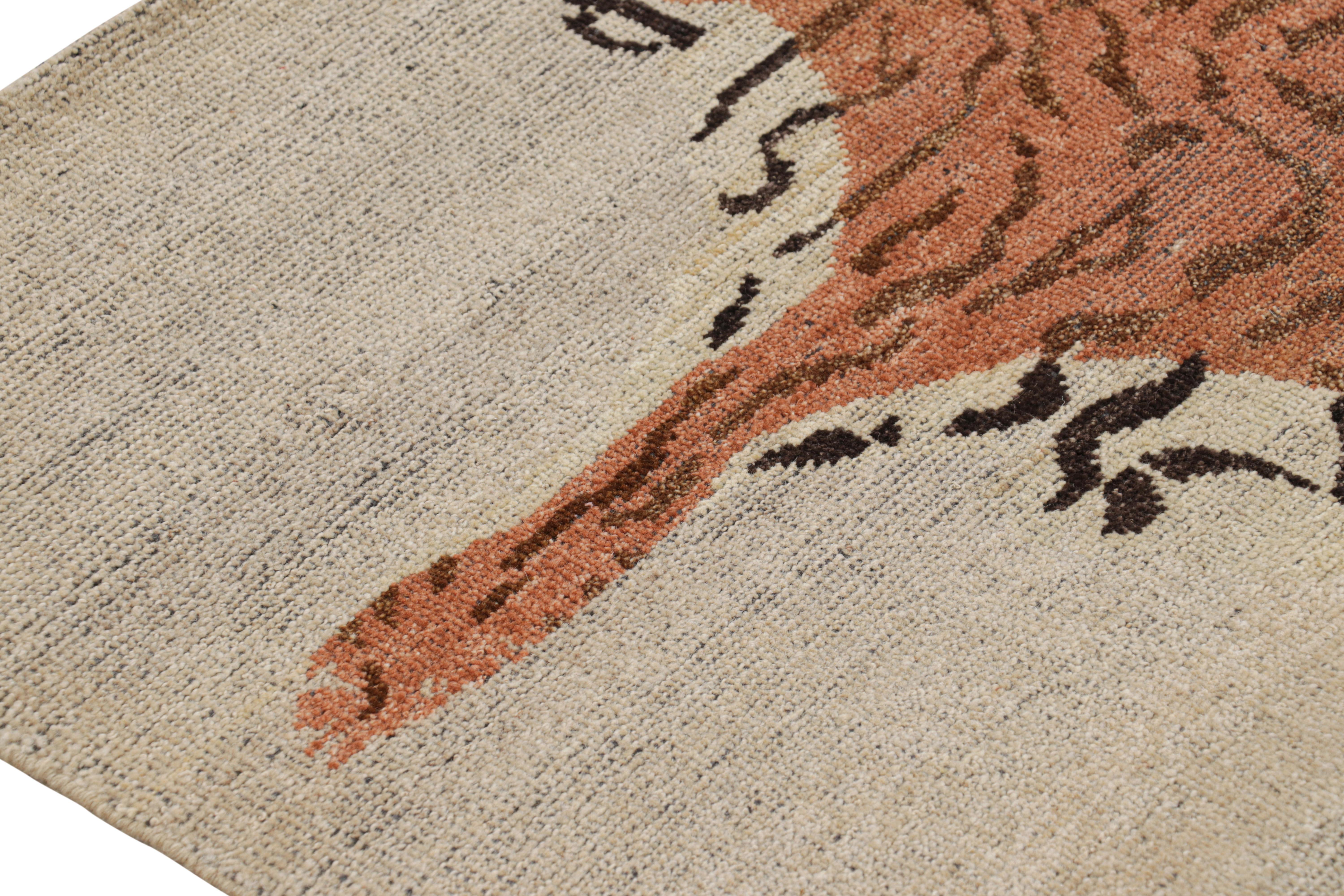 Alfombra de piel de tigre Rug & Kilim en beige con dibujo naranja óxido Lana en venta