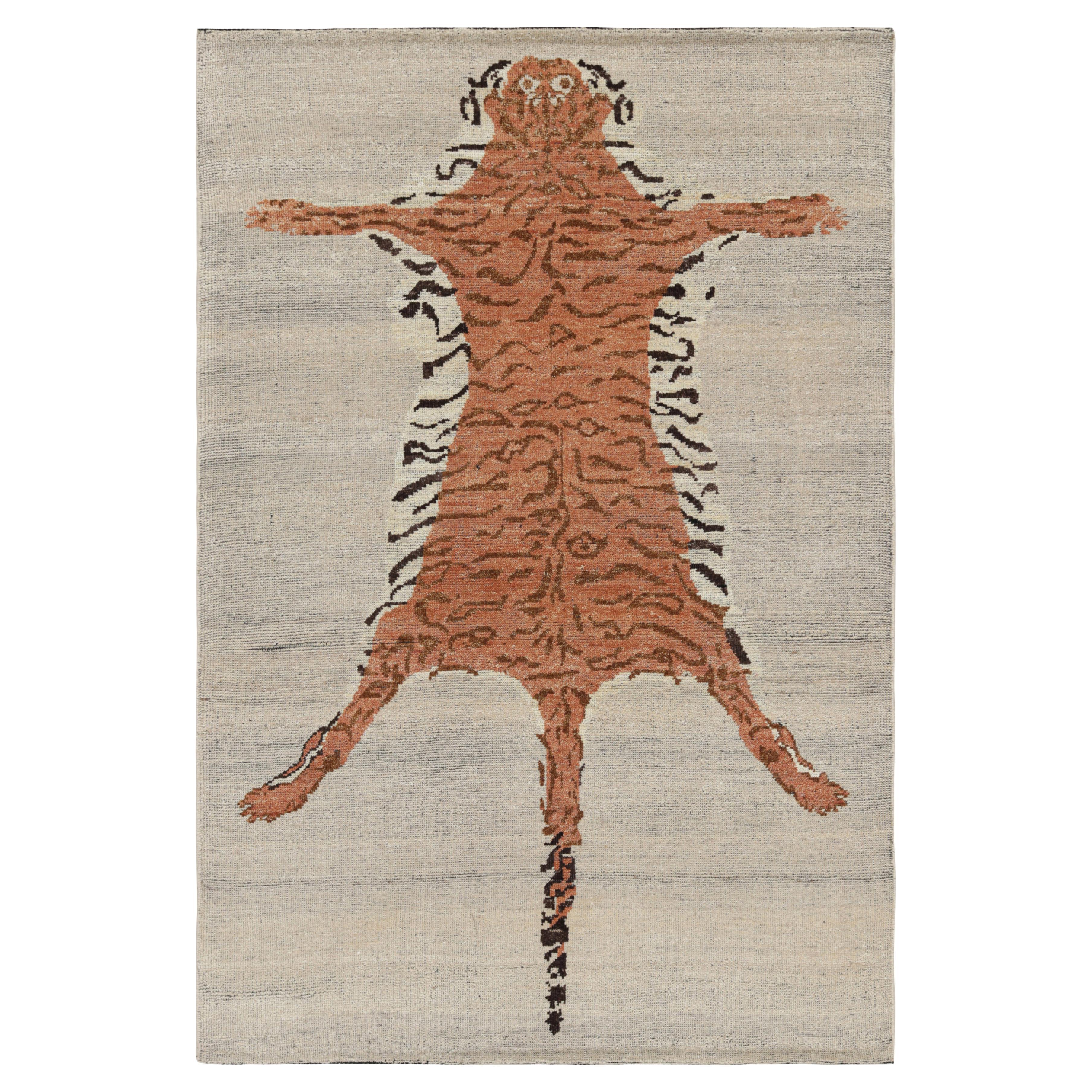 Rug & Kilim's Tiger-Skin Rug in Beige with Rust Orange Pictorial (tapis en peau de tigre beige et orange rouille)