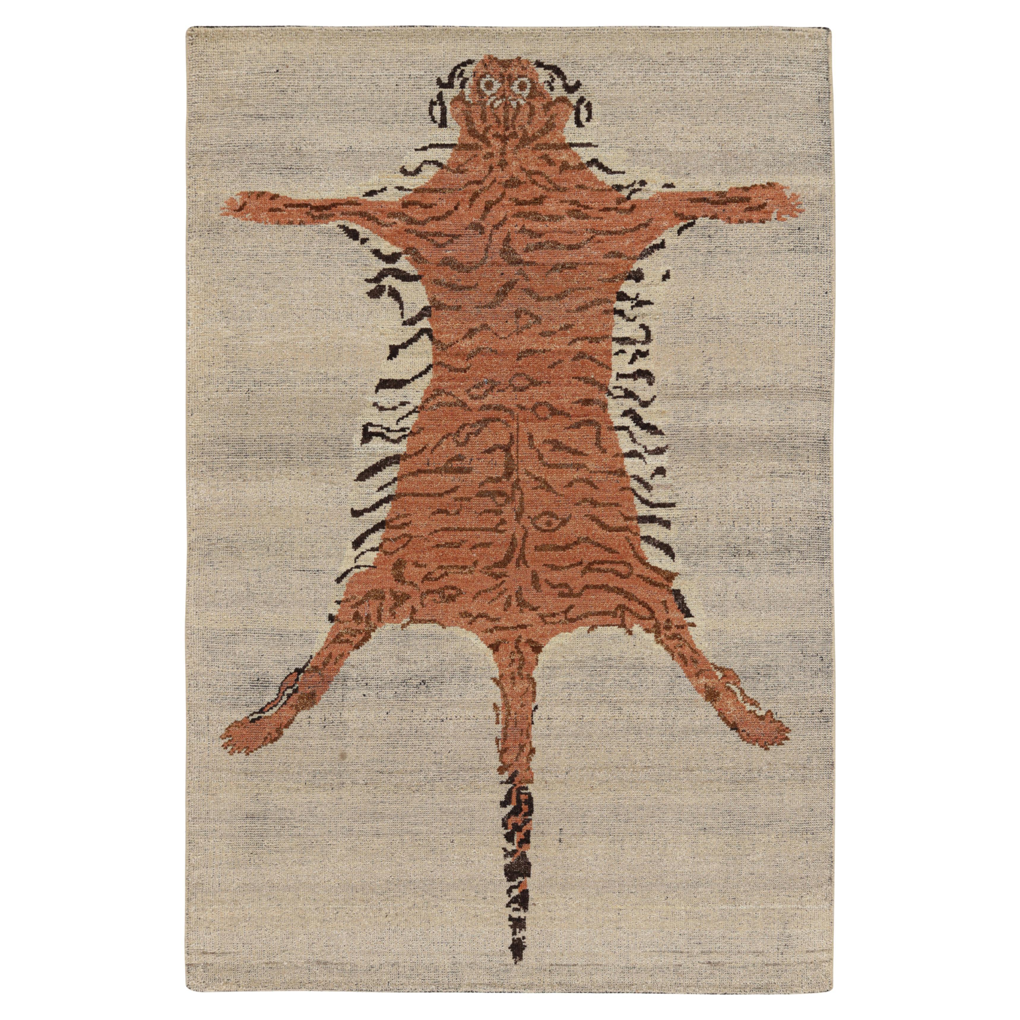 Rug & Kilim's Tiger-Skin Rug in Beige with Rust Orange Pictorial (tapis en peau de tigre beige et orange rouille)