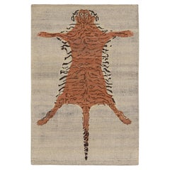 Rug & Kilim's Tiger-Skin Rug in Beige with Rust Orange Pictorial (tapis en peau de tigre beige et orange rouille)