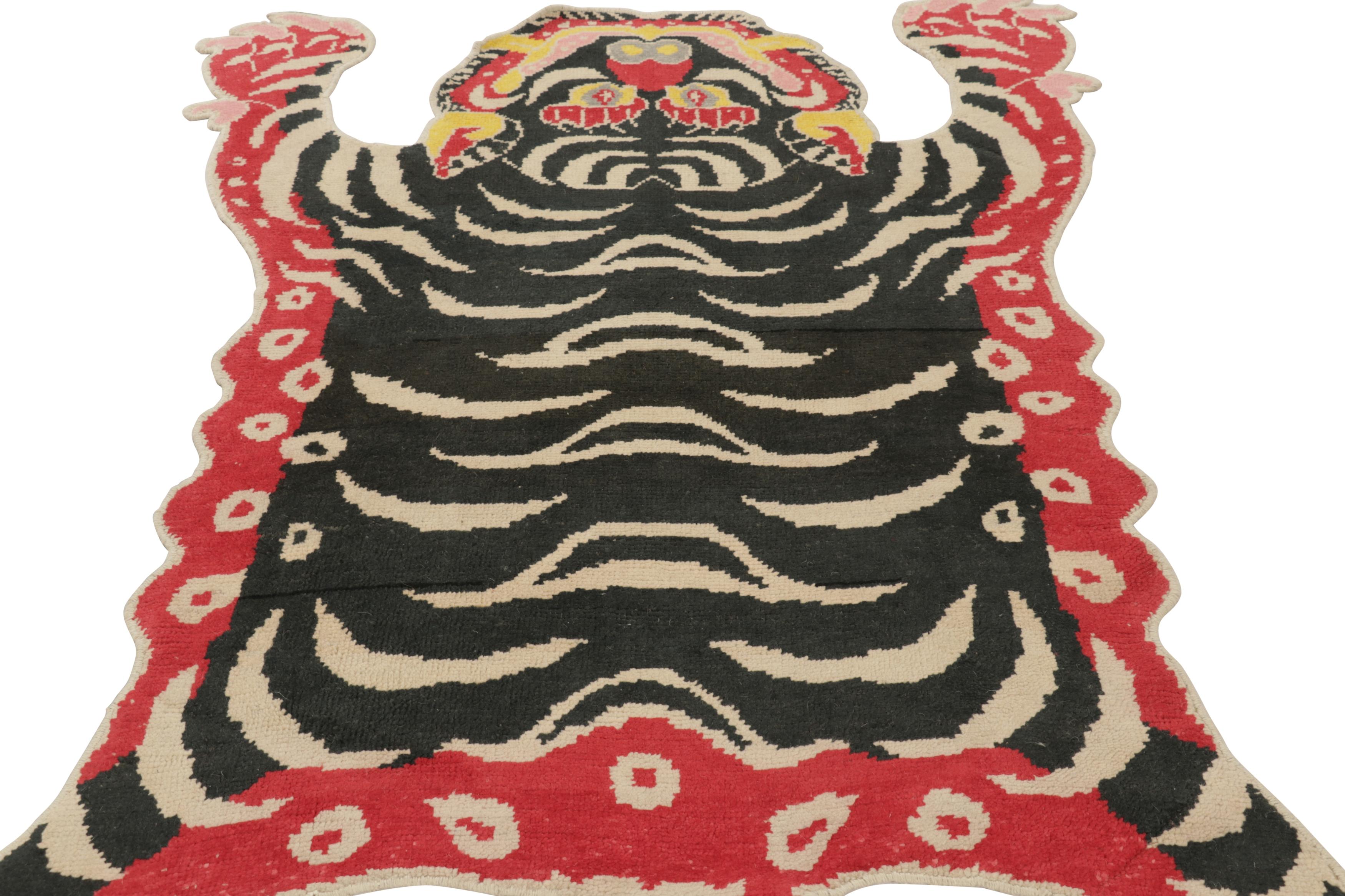 Annodato a mano in lana, questo tappeto moderno 5x9 in pelle di tigre proveniente dalla Turchia è un'aggiunta audace alla linea di tappeti Rug & Kilim Tiger della loro Modern Classics Collection. 

Sul design: 

Questa rappresentazione pittorica di