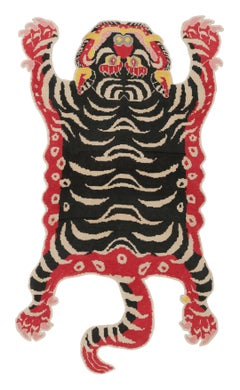 Rug & Kilim: Tappeto in pelle di tigre nero con foto beige, oro e rosso