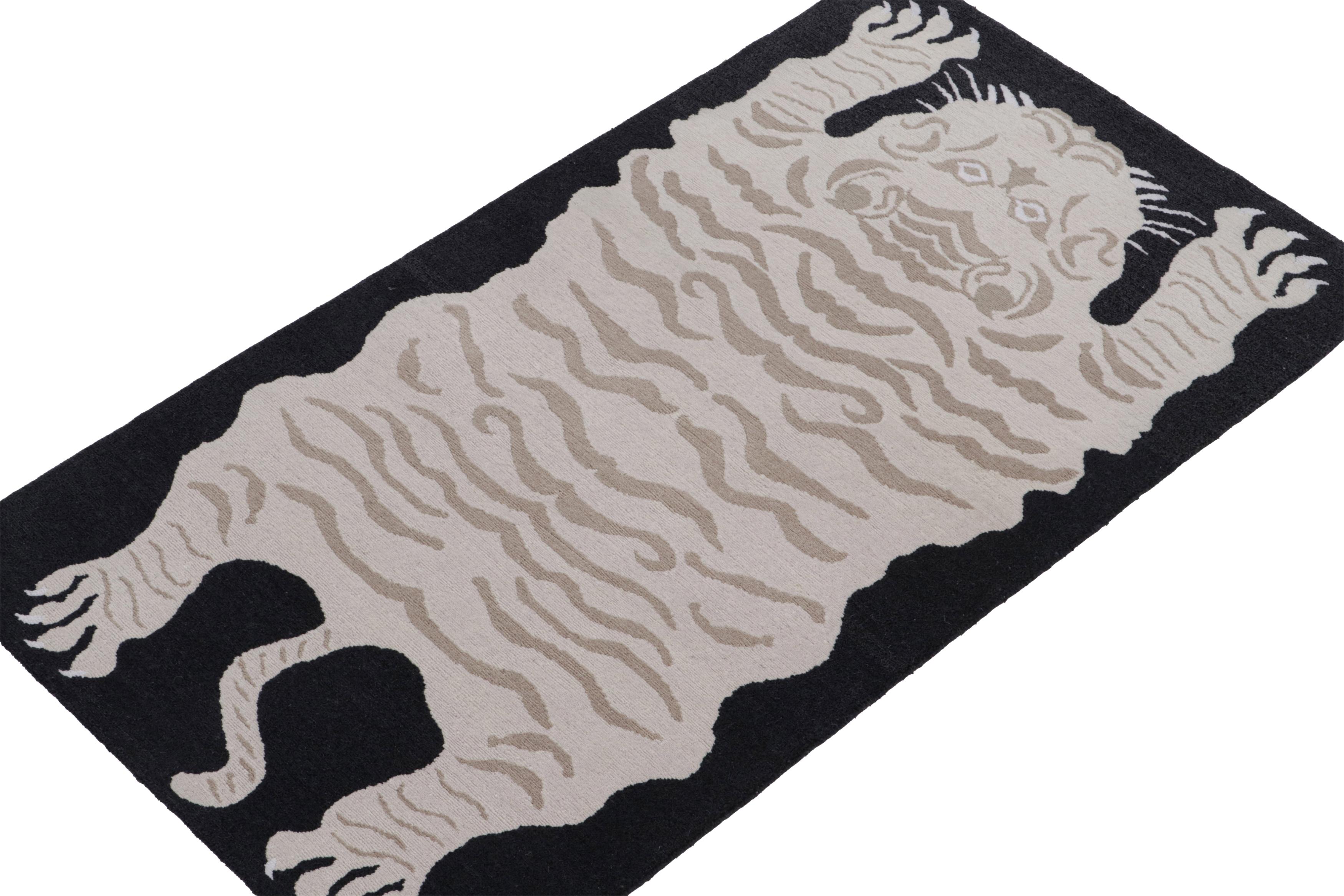 Dieses Teppichmuster ist eine kühne Neuheit in der Tigers Collection'S von Rug & Kilim. Unsere Kollektion umspannt mehrere Kulturen und greift ikonische Bildstile der Volkskunst und handgefertigte antike Orientteppiche gleichermaßen auf. 

Über das