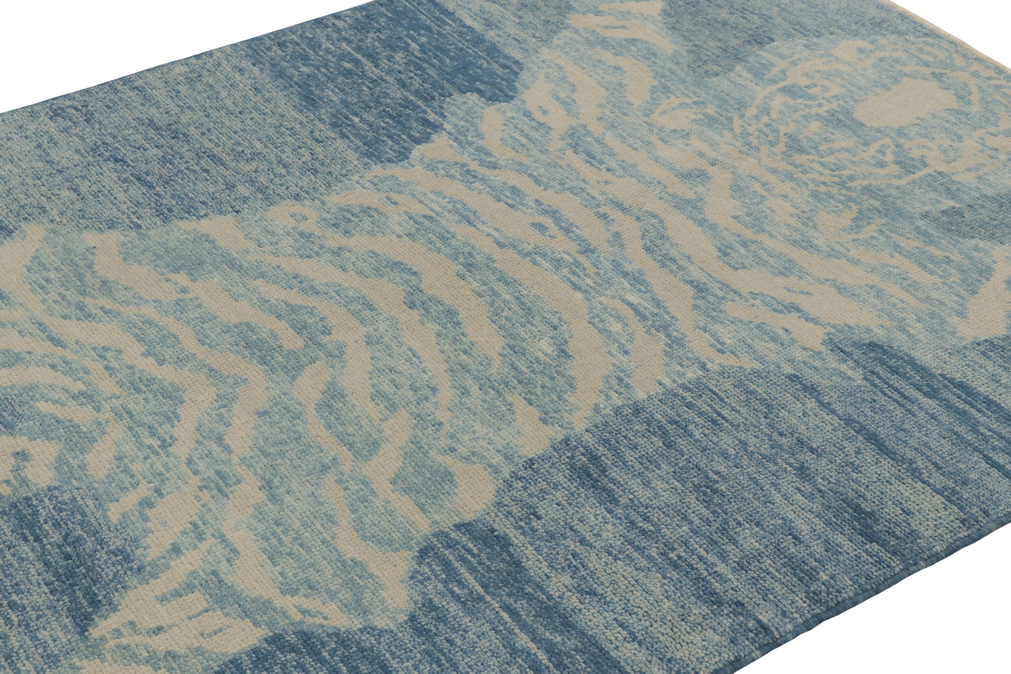Hand-knotted in wool, this 5x7 modern tiger skin rug originating from Turkey, is a bold addition to the Rug & Kilim Tiger rugs line of their Modern Classics Collection. 

On the Design: 

This pictorial representation of an animal pelt pattern