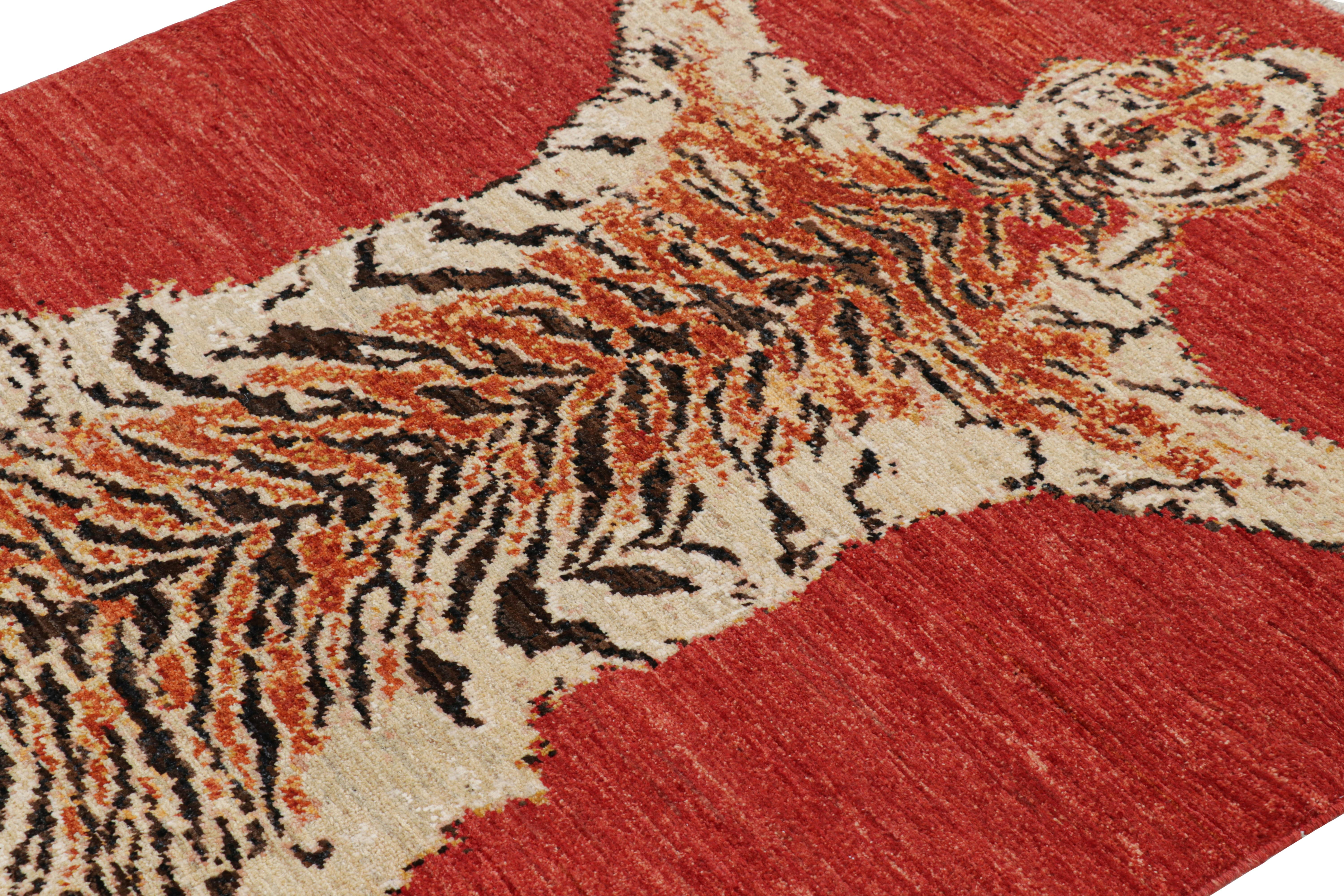 Noué à la main en laine, ce tapis moderne en peau de tigre 4x6 est un ajout audacieux à la ligne de tapis Rug & Kilim Tiger de leur Collection Modern Classics. 

Sur le Design : 

Cette représentation picturale d'un motif de peau d'animal présente
