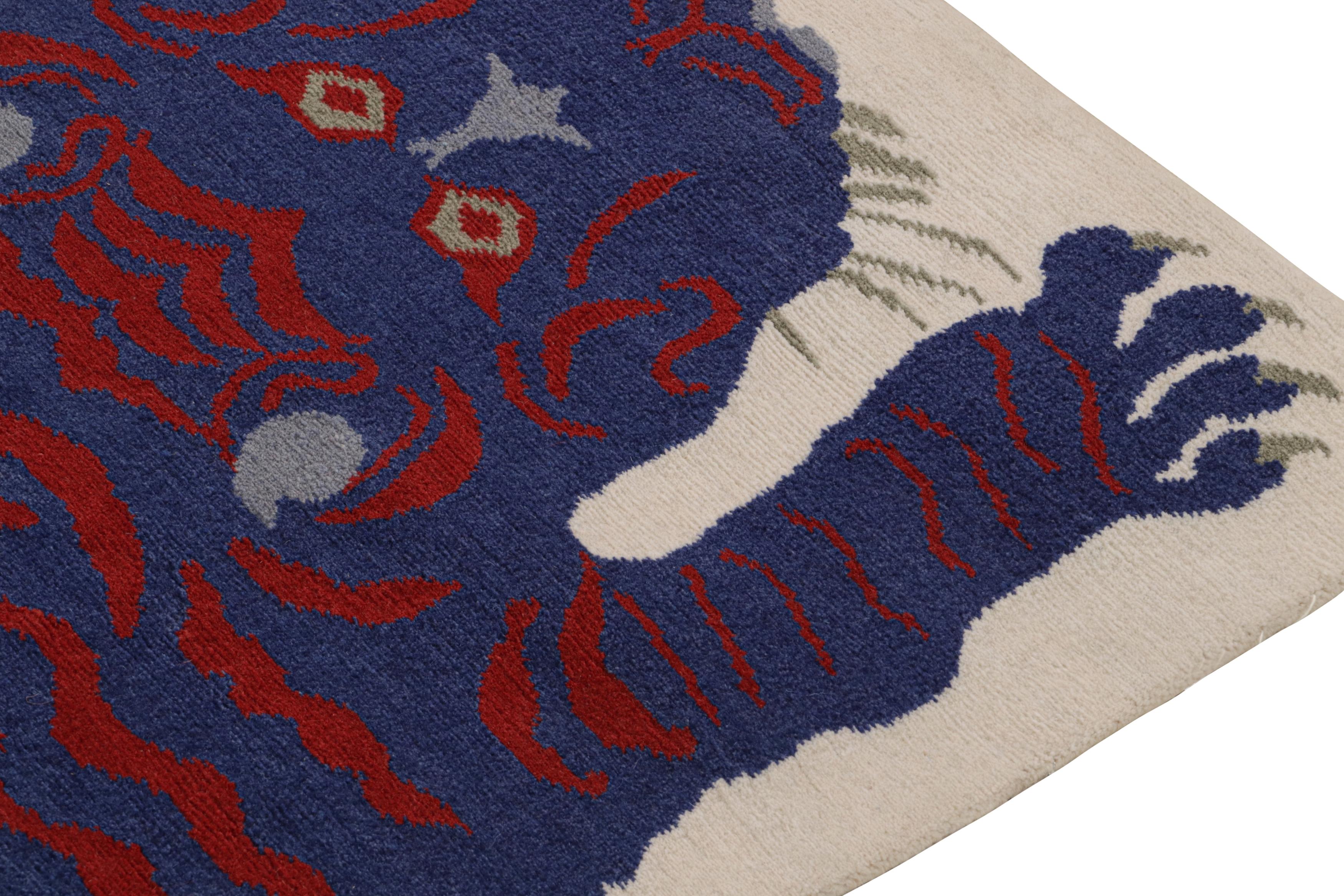 Rug & Kilim’s Tiger-Skin Rug in White with Blue & Red Pictorial In New Condition For Sale In Long Island City, NY