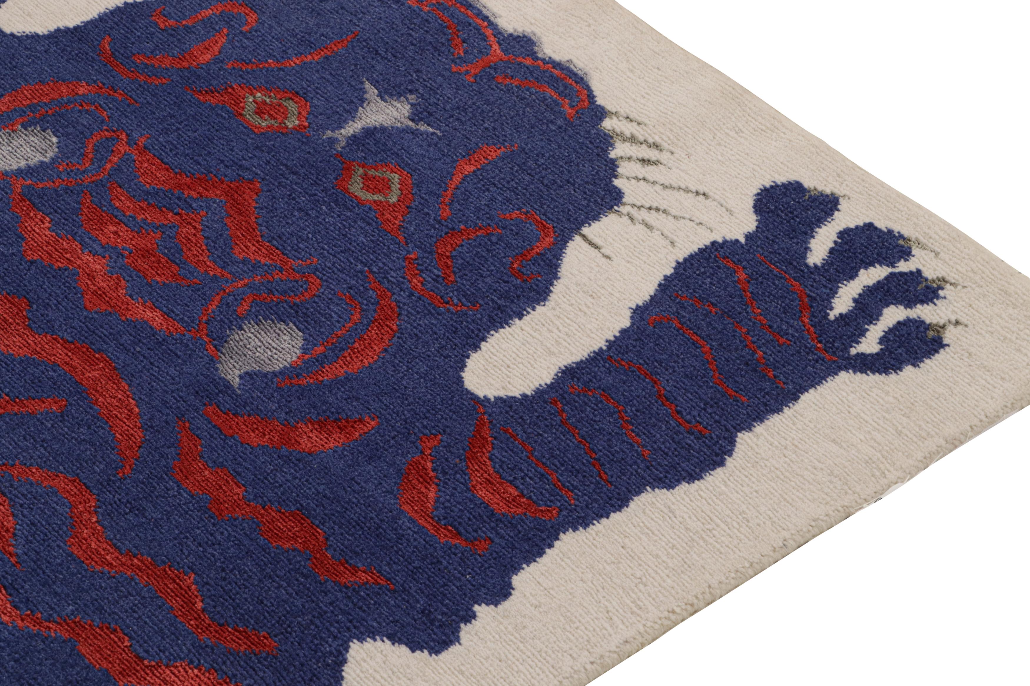 Rug & Kilim’s Tiger-Skin Rug in White with Blue & Red Pictorial In New Condition For Sale In Long Island City, NY