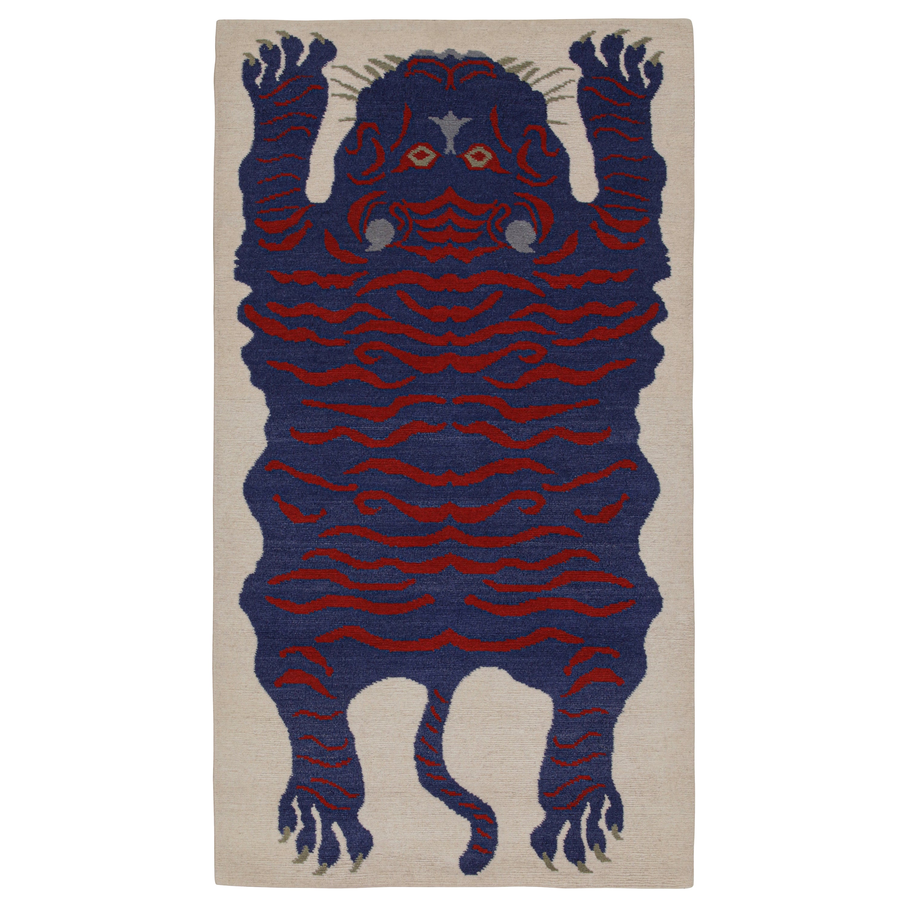 Rug & Kilim's Tigerfell-Teppich in Weiß mit blauem und rotem Bildmotiv im Angebot